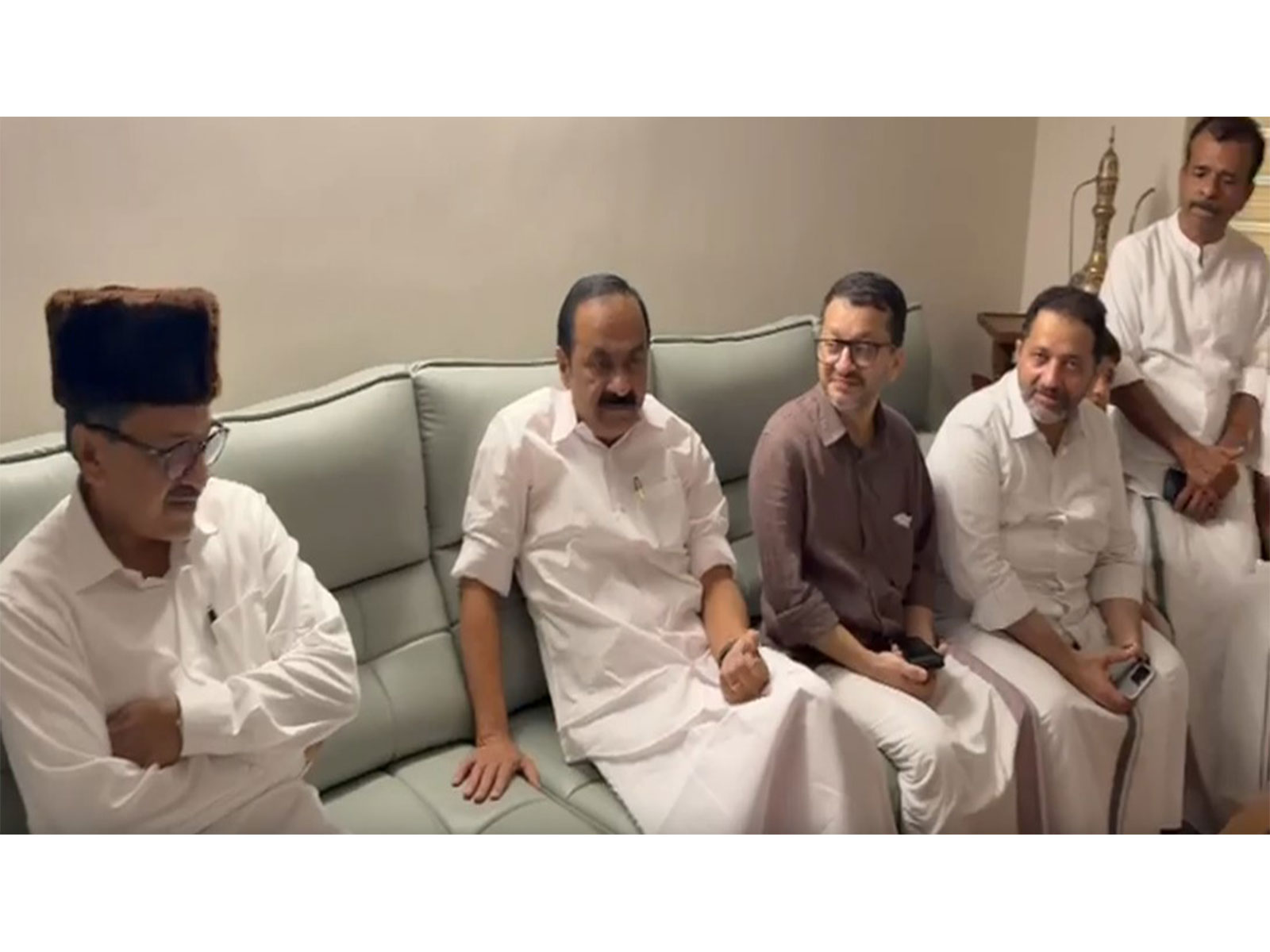 Keralam CM V D Satheesan visits IUML State President Thangal (Photo/ANI) Keralam CM V D Satheesan visits IUML State President Thangal (Photo/ANI)