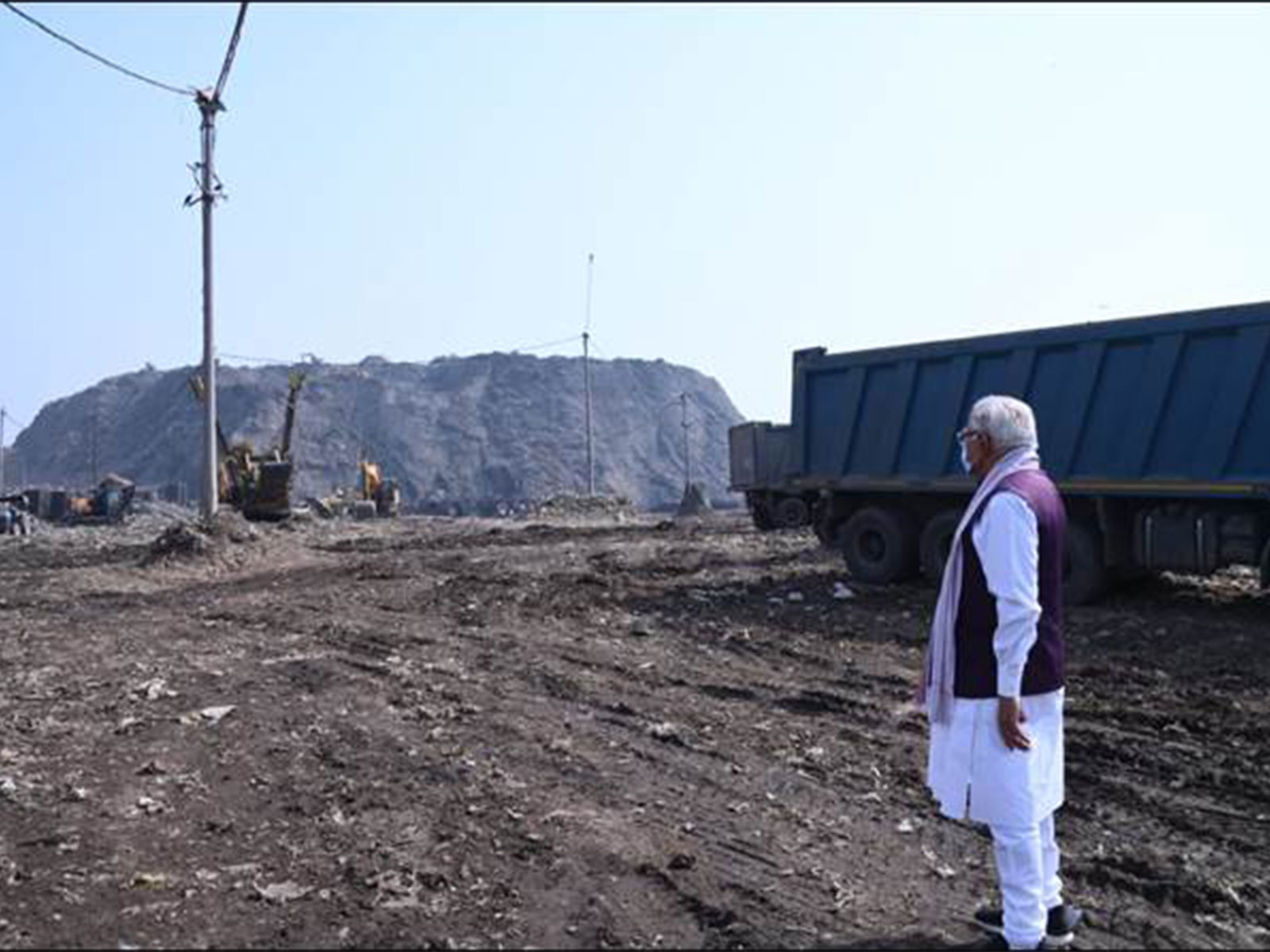 Union Minister Manohar Lal Reviews Progress of Bhalswa Dumpsite Remediation (Photo/PIB) Union Minister Manohar Lal Reviews Progress of Bhalswa Dumpsite Remediation (Photo/PIB)