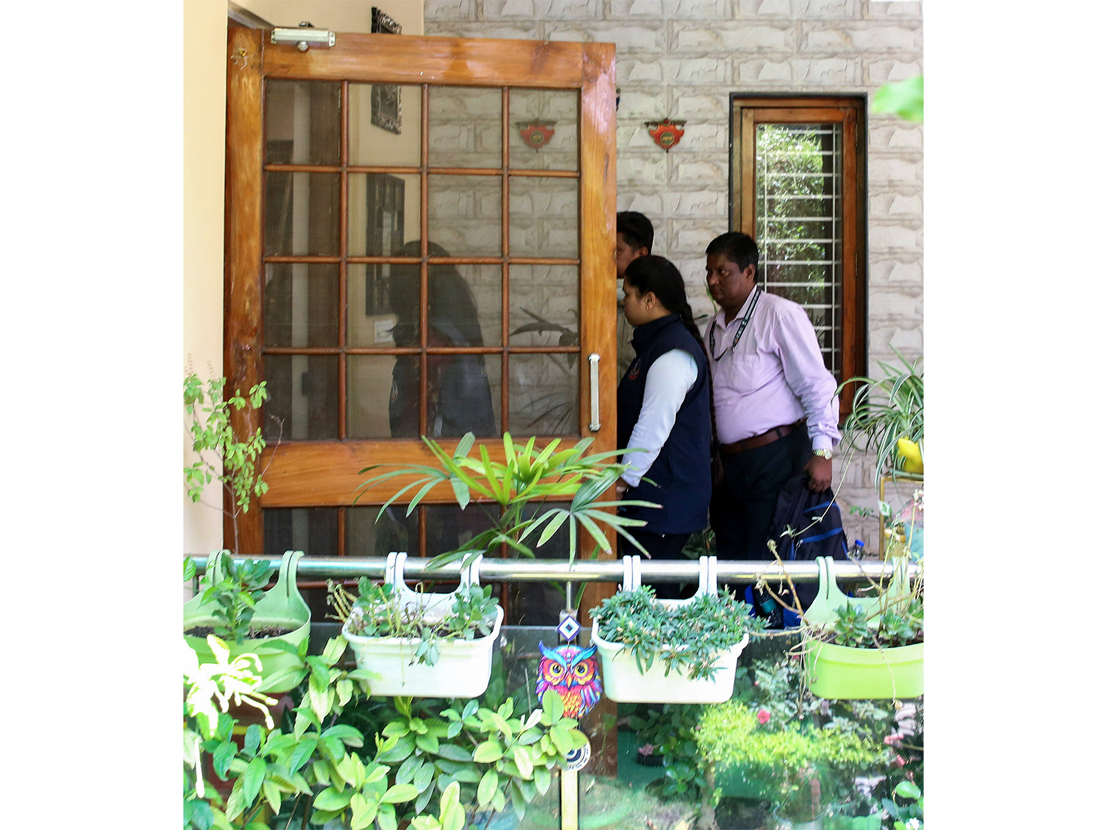 CBI officials at Giribala Singh's residence (Photo/ANI) CBI officials at Giribala Singh's residence (Photo/ANI)