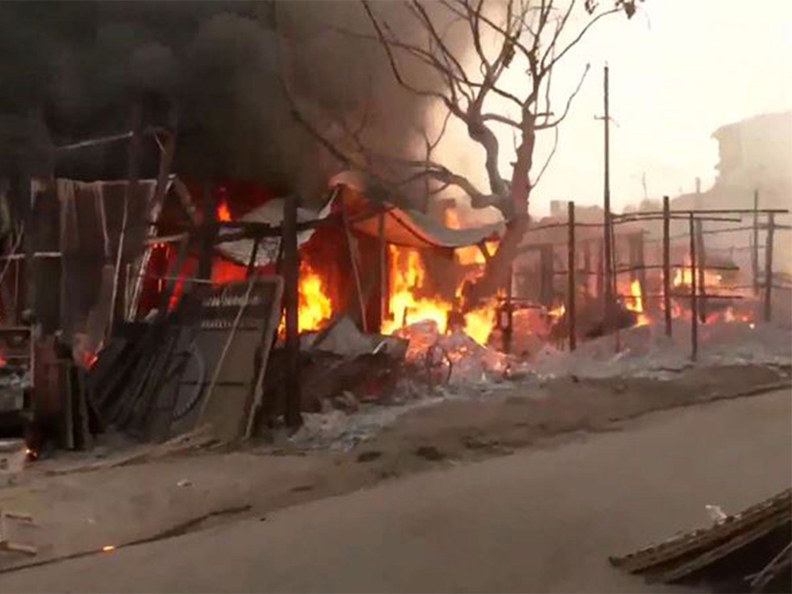 Thick black smoke engulfs the sky as a major fire breaks out in Market (Photo/ANI) Thick black smoke engulfs the sky as a major fire breaks out in Market (Photo/ANI)