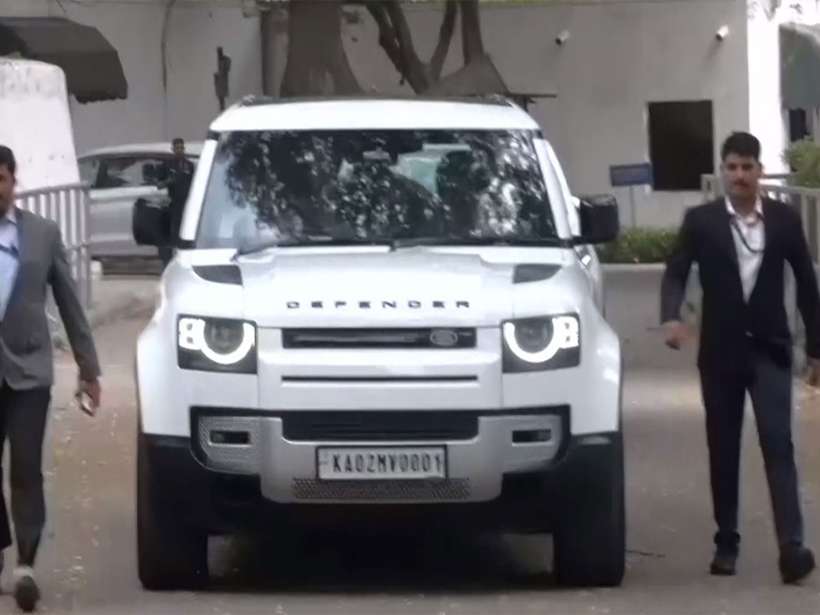 Siddaramaiah leaves after meeting Rahul and Sonia Gandhi (Photo/ANI) Siddaramaiah leaves after meeting Rahul and Sonia Gandhi (Photo/ANI)