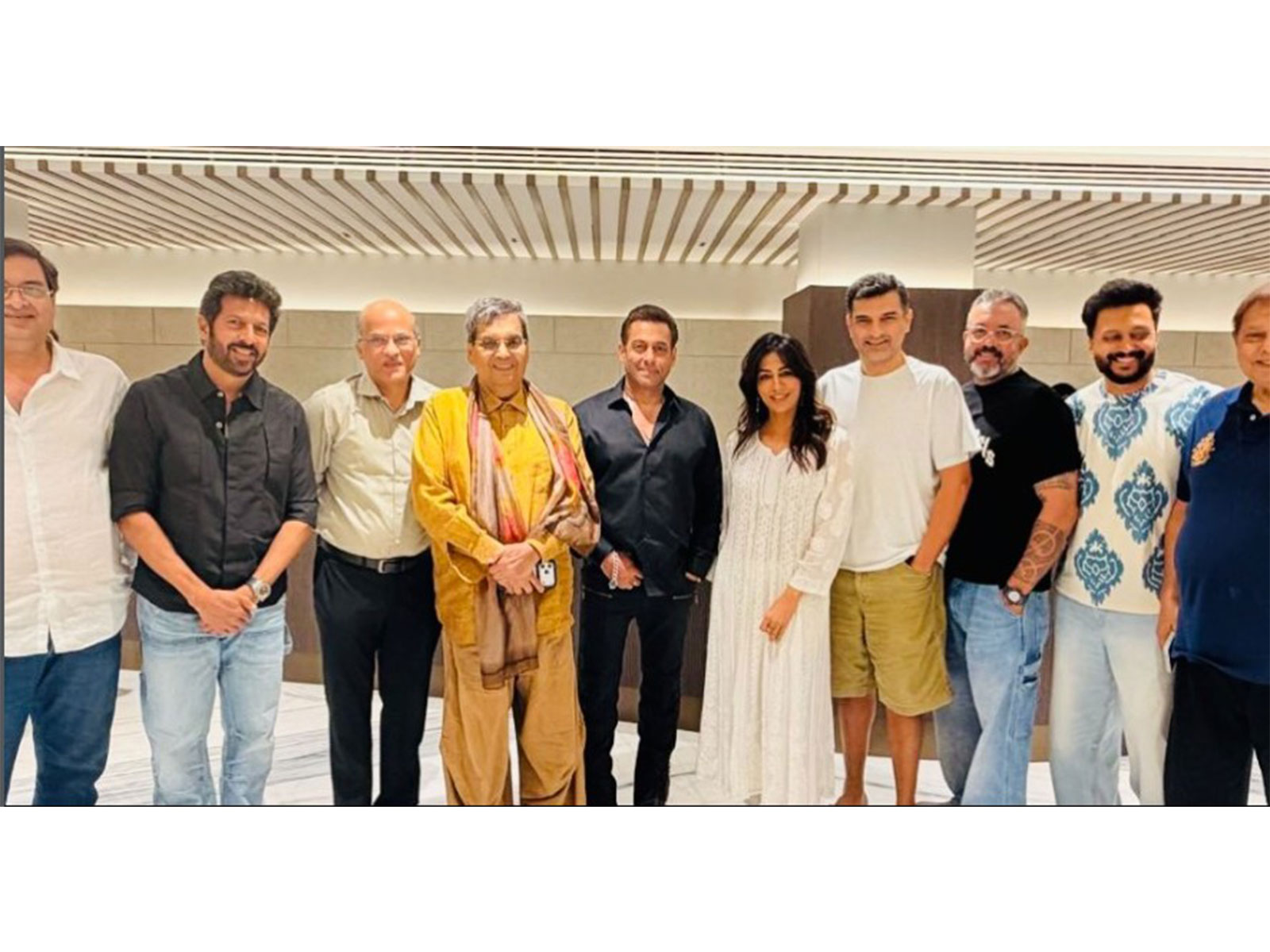 Salman hosts ‘Maatrubhumi’ screening (Photo/ Instagram/ subhashghai1) Salman hosts ‘Maatrubhumi’ screening (Photo/ Instagram/ subhashghai1)