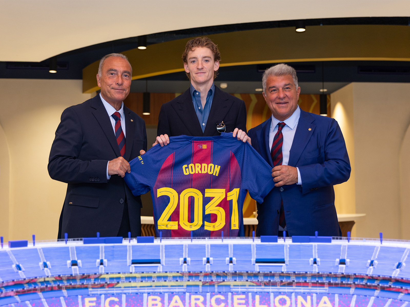 Anthony Gordon is the first signing of the season for Barcelona FC. (Photo: X@FCBarcelona) Anthony Gordon is the first signing of the season for Barcelona FC. (Photo: X@FCBarcelona)