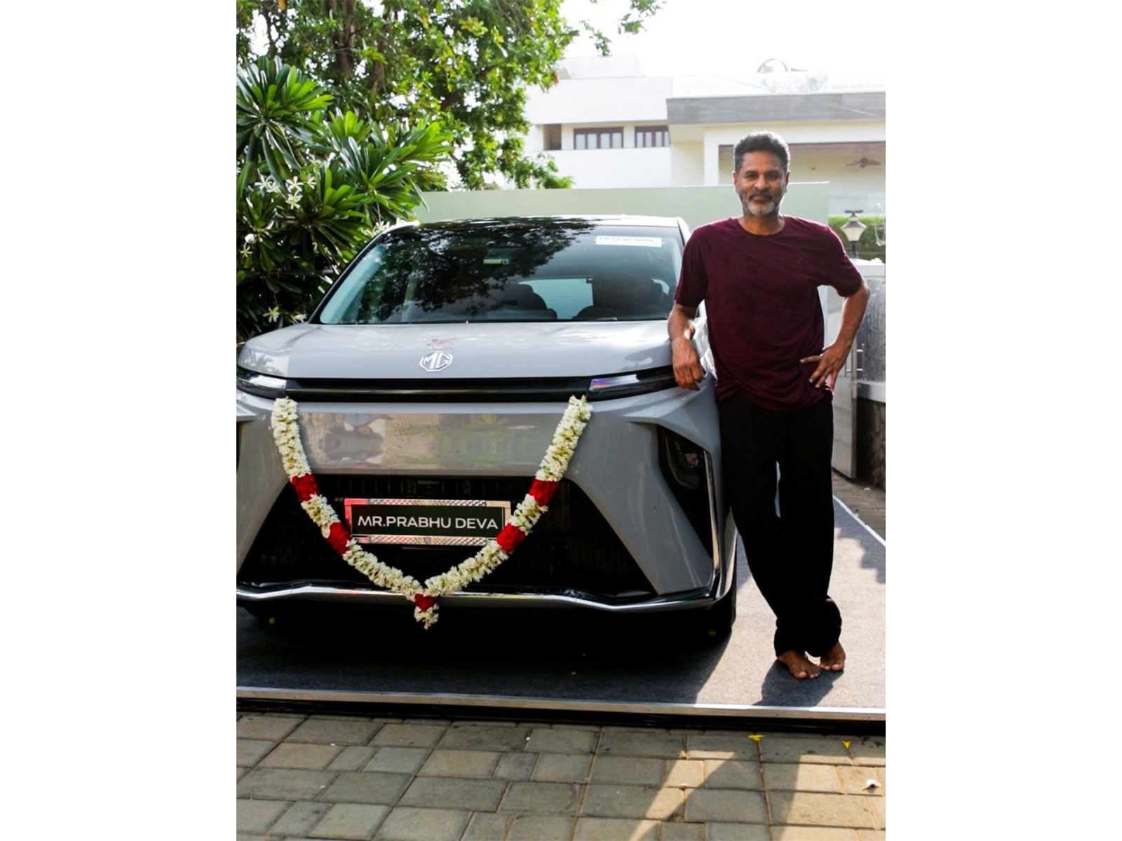 Prabhu Deva Welcomes the MG M9 - Presidential Limousine by MG SELECT Prabhu Deva Welcomes the MG M9 - Presidential Limousine by MG SELECT