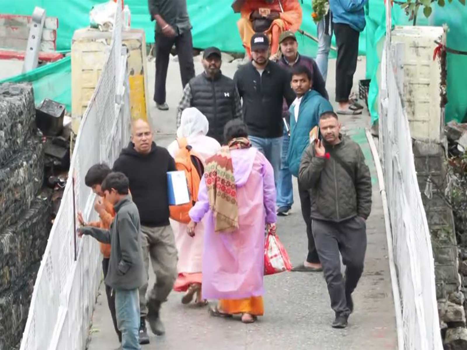 SIT team arrives at the Badrinath temple to probe the alleged donation embezzlement case (Photo/ANI)