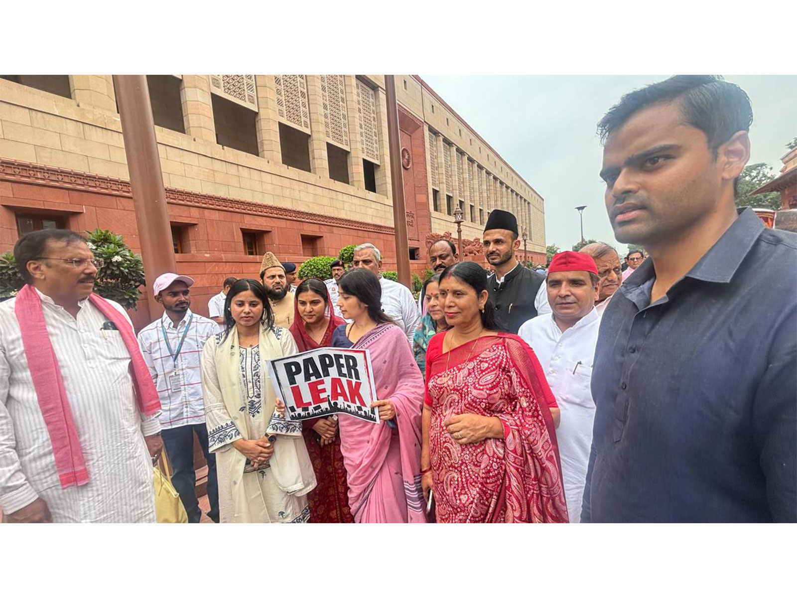 SP leaders protesting outside Parliament (Photo/ANI) SP leaders protesting outside Parliament (Photo/ANI)