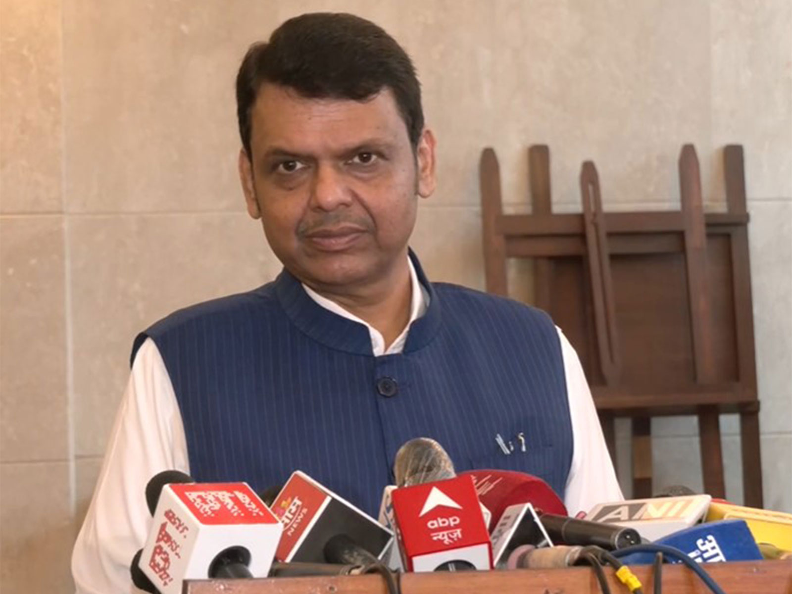 "शांततापूर्ण आंदोलनं मान्य, परंतु हिंसा अमान्य": दिल्ली पोलिसांच्या कारवाईचे महाराष्ट्र मुख्यमंत्री फडणवीस यांचे समर्थन