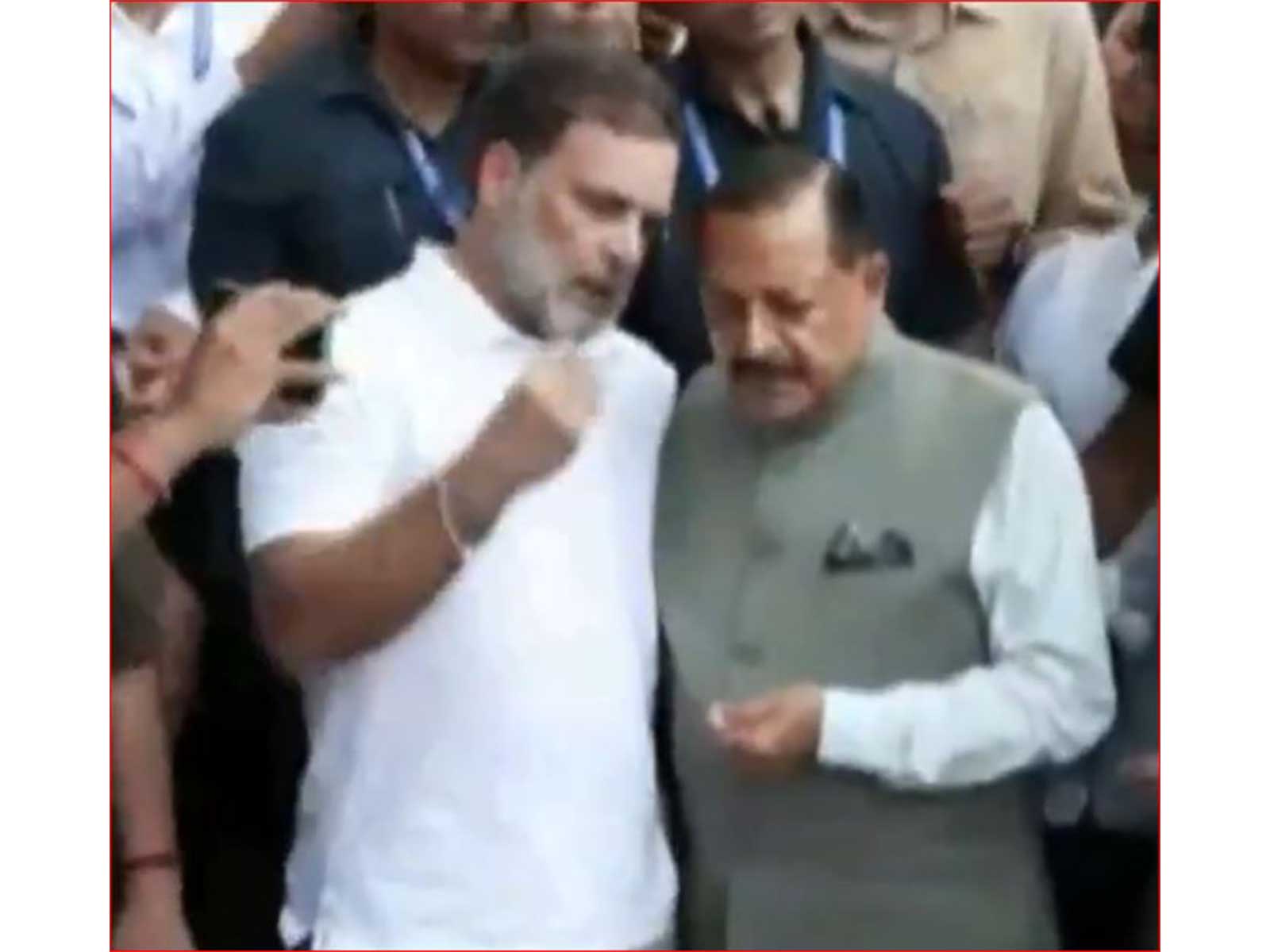 Union Minister Jitendra Singh arrives at site of Congress protest outside PM Modi's residence, meets Rahul Gandhi
