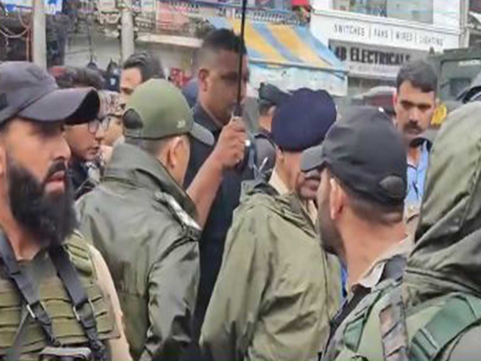 J&K DGP Nalin Prabhat visited the Anantnag terror attack site (Photo/ANI)