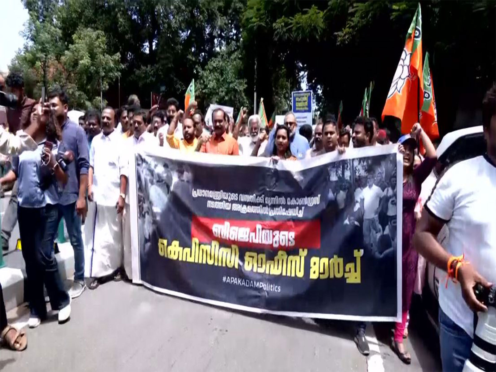 BJP march to the KPCC office (Photo/ANI) BJP march to the KPCC office (Photo/ANI)
