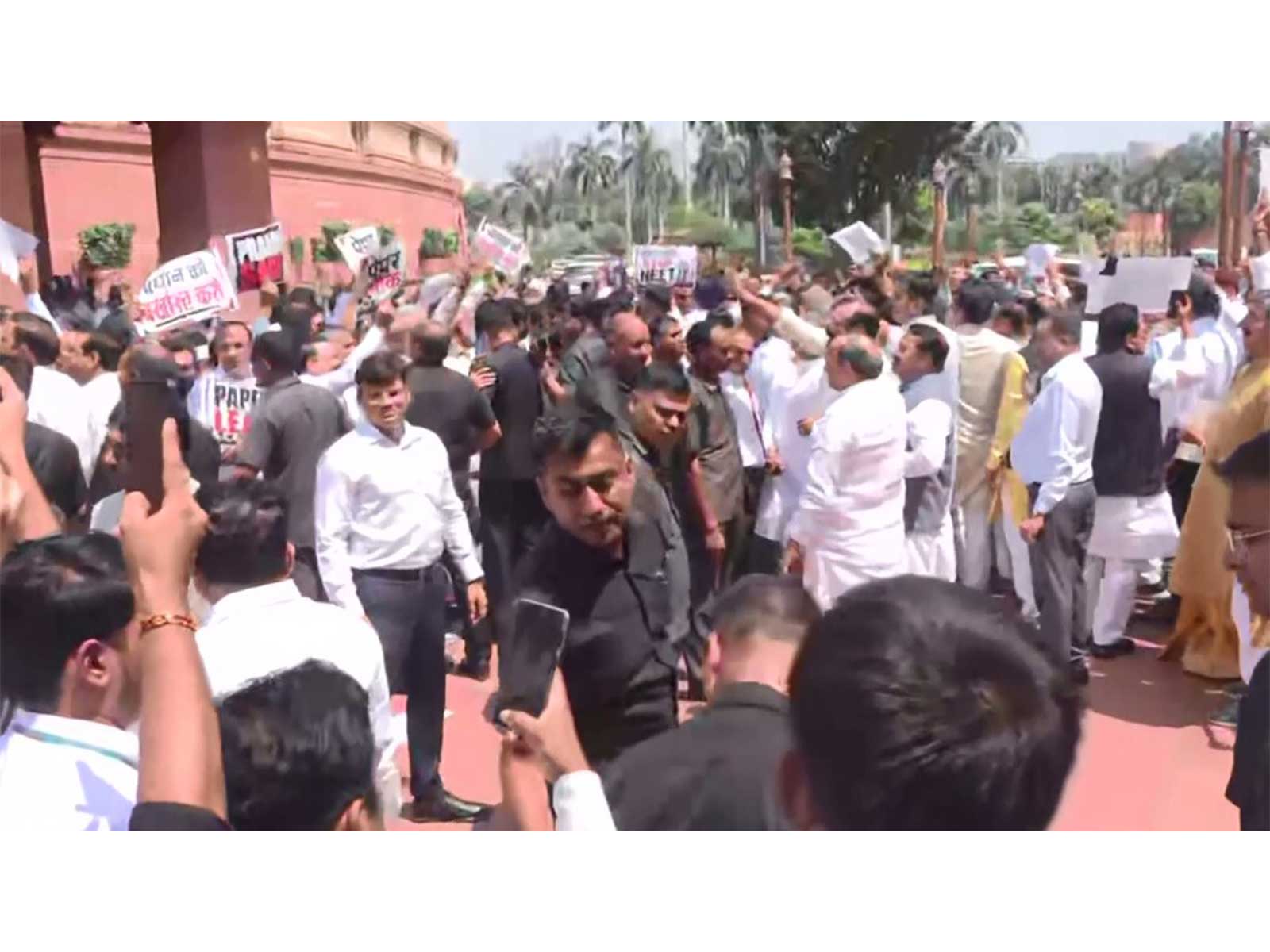 NDA, INDIA bloc face off outside parliament (Photo/ANI) NDA, INDIA bloc face off outside parliament (Photo/ANI)