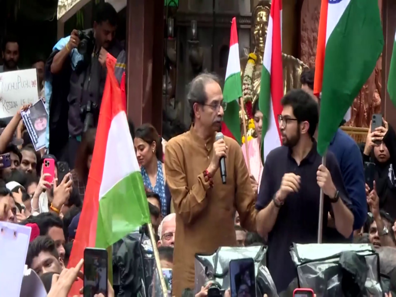 Shiv Sena (UBT) chief Uddhav Thackeray at Tiranga Rally in Mumbai (Photo/ANI) Shiv Sena (UBT) chief Uddhav Thackeray at Tiranga Rally in Mumbai (Photo/ANI)