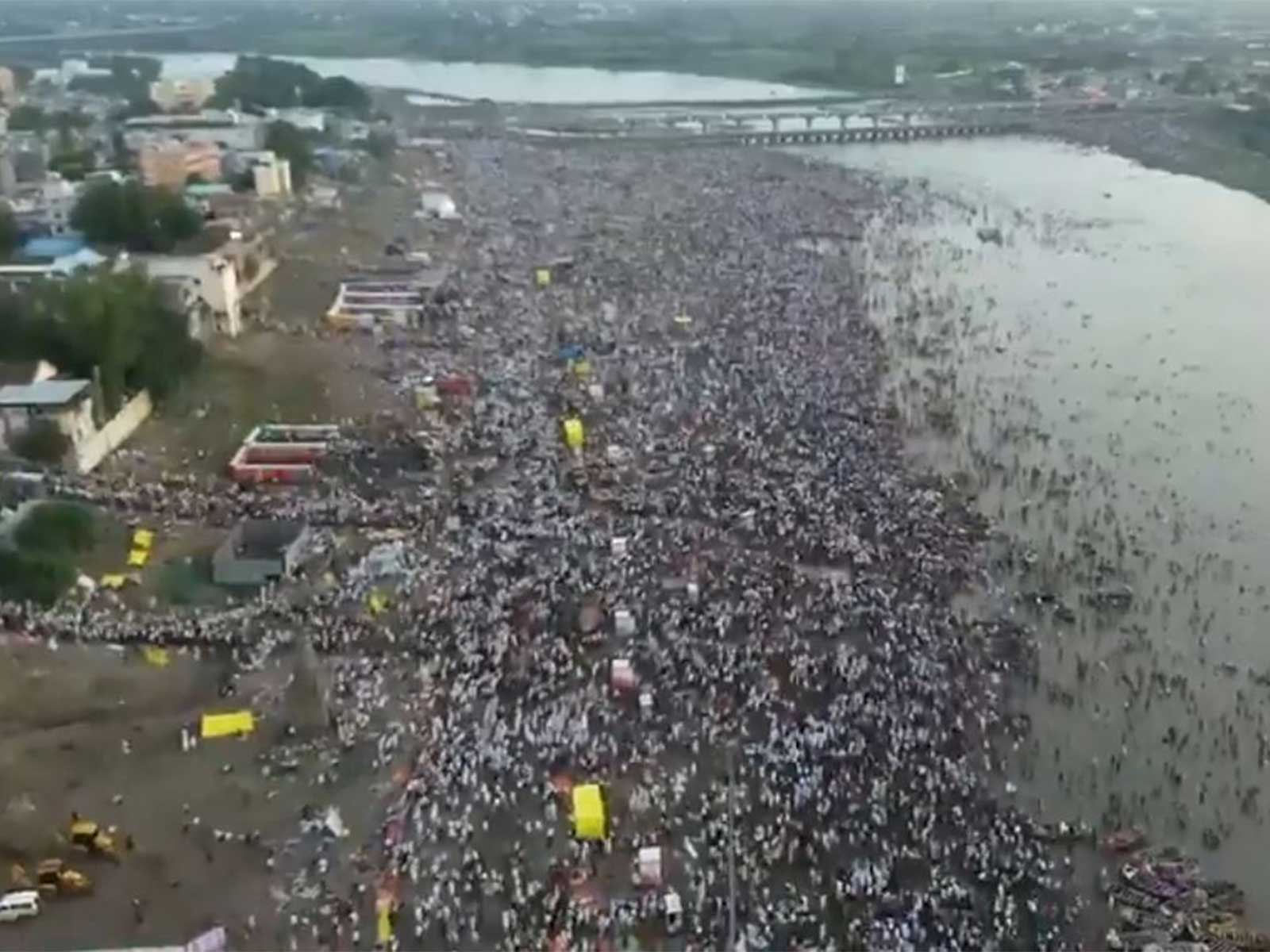 Devotees gathered for holy dip at Chandrabhaga River (Photo/ANI)
