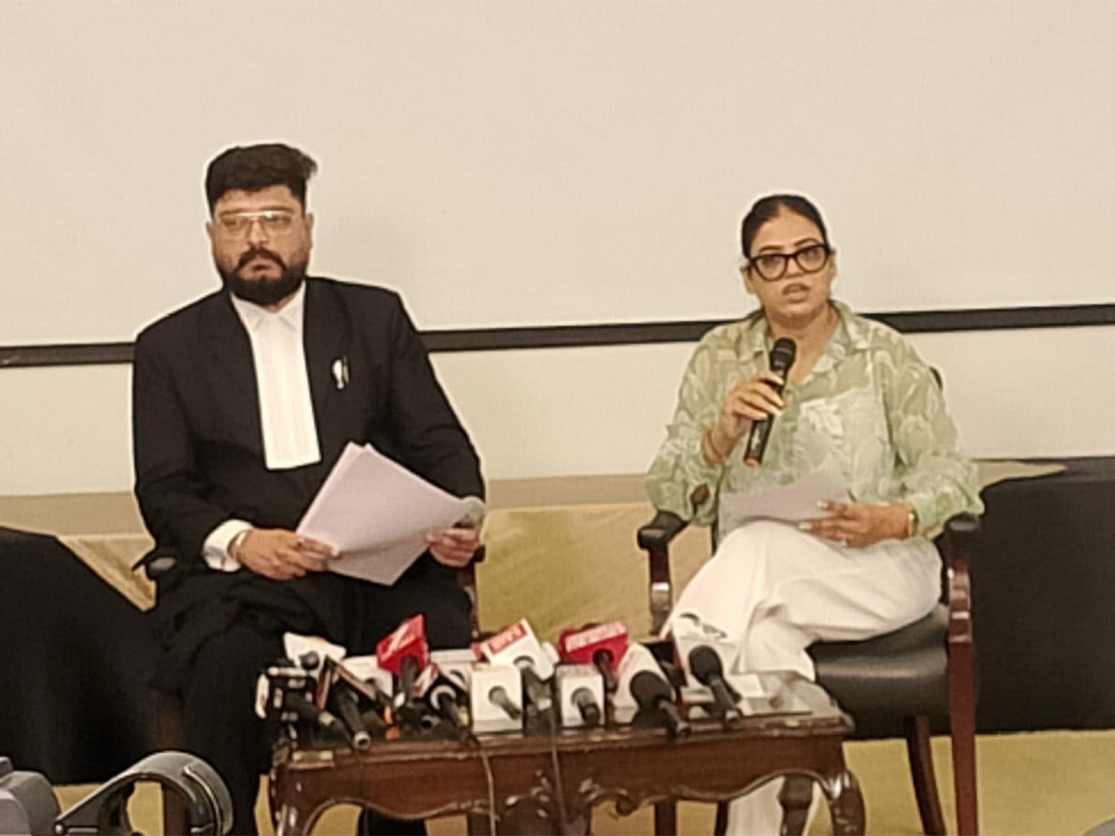 Advocates Prakant Sethi and Sonal Shukla during press conference (Photo/ANI)