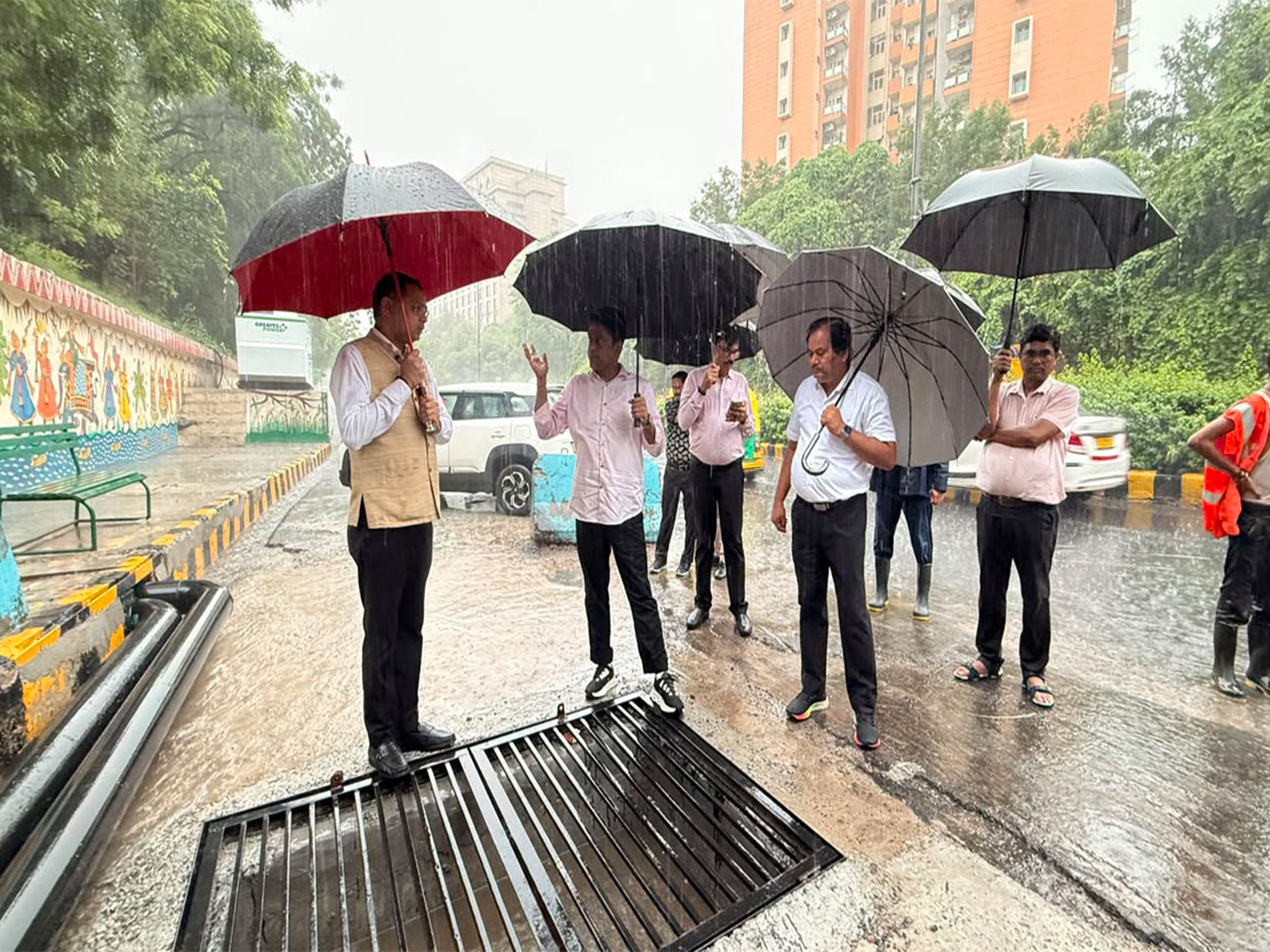 NDMC's Vice Chairperson Kuljeet Singh Chahal conducts field inspection (Photo/NDMC) NDMC's Vice Chairperson Kuljeet Singh Chahal conducts field inspection (Photo/NDMC)