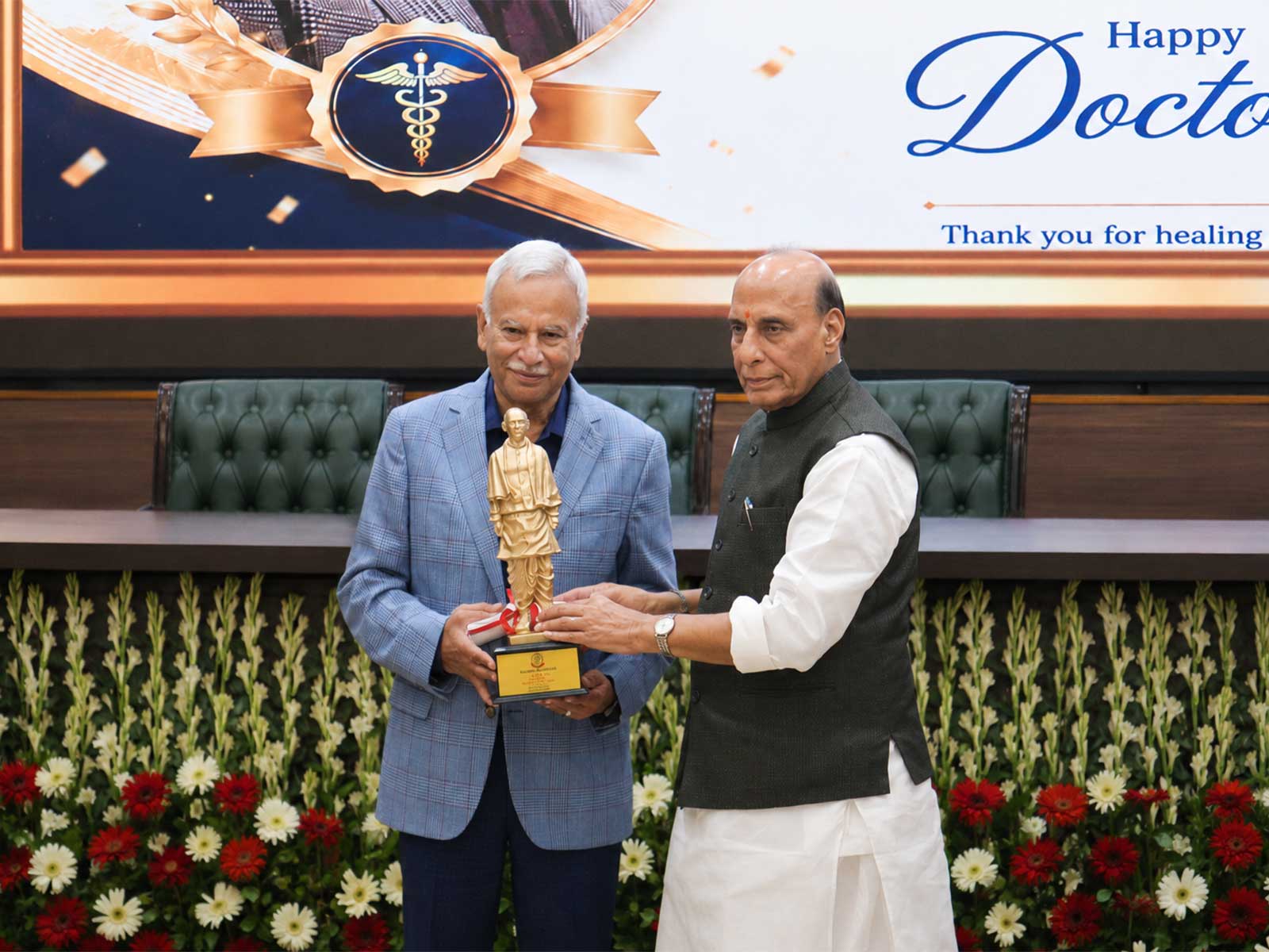 Dr. Navin Dang conferred IMA Lifetime Achievement Award BY Union Defence Minister Rajnath Singh (Photo/IMA) Dr. Navin Dang conferred IMA Lifetime Achievement Award BY Union Defence Minister Rajnath Singh (Photo/IMA)