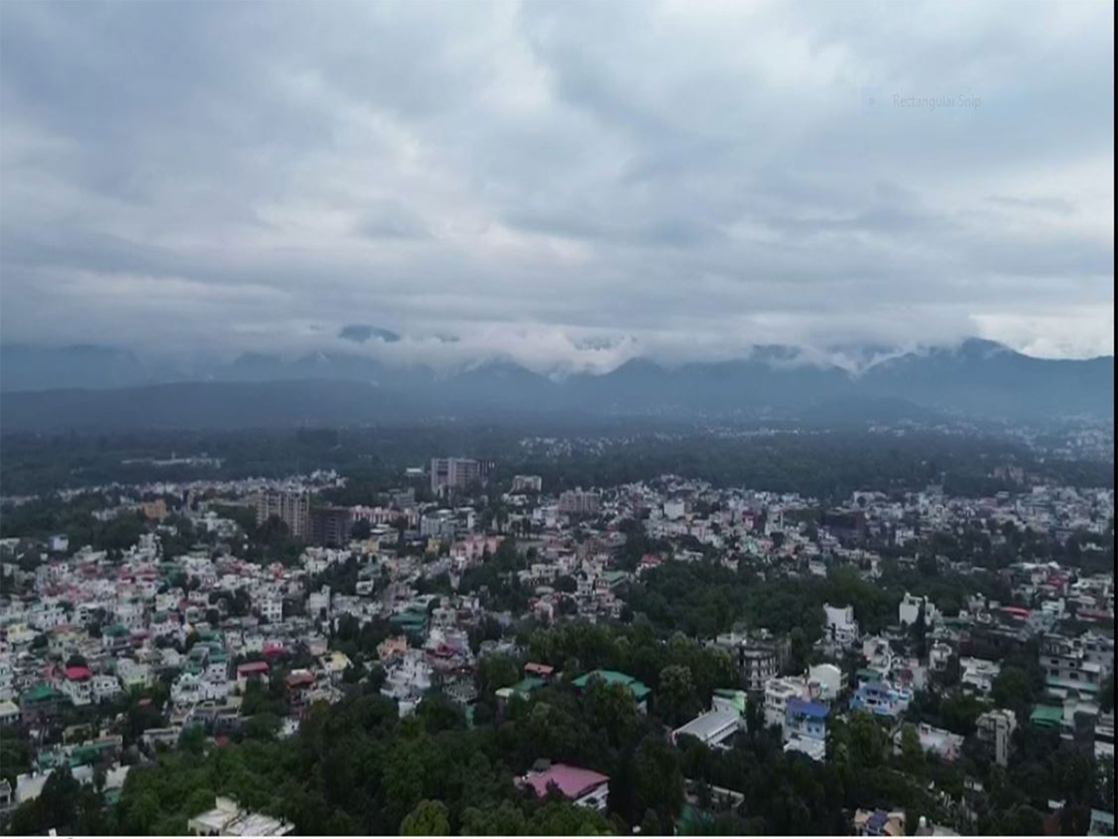 Dark clouds hovers over Dehradun (Photo\ANI) Dark clouds hovers over Dehradun (Photo\ANI)