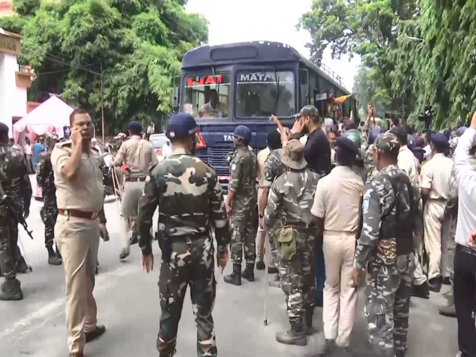 BJP leaders detained outside Jharkhand CM's residence (Photo/ANI)