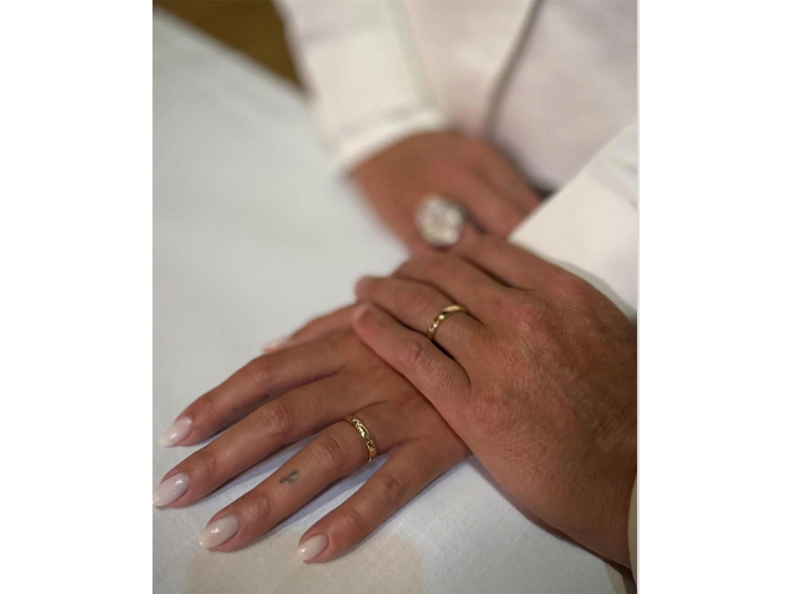 Cristiano and his wife wearing their wedding rings. (Photo: @cristiano Instagram)