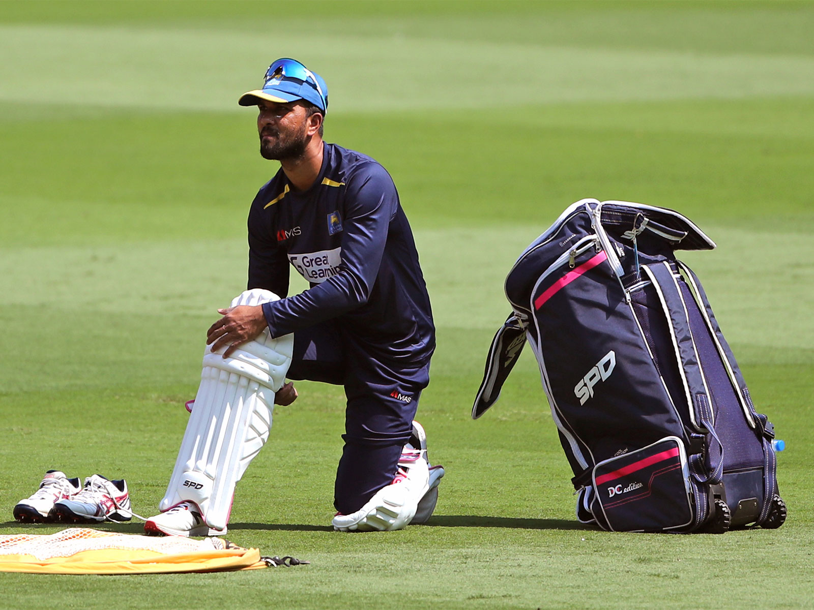Sri Lankan veteran Chandimal taken for scans after injuring neck, shoulder during Galle Test