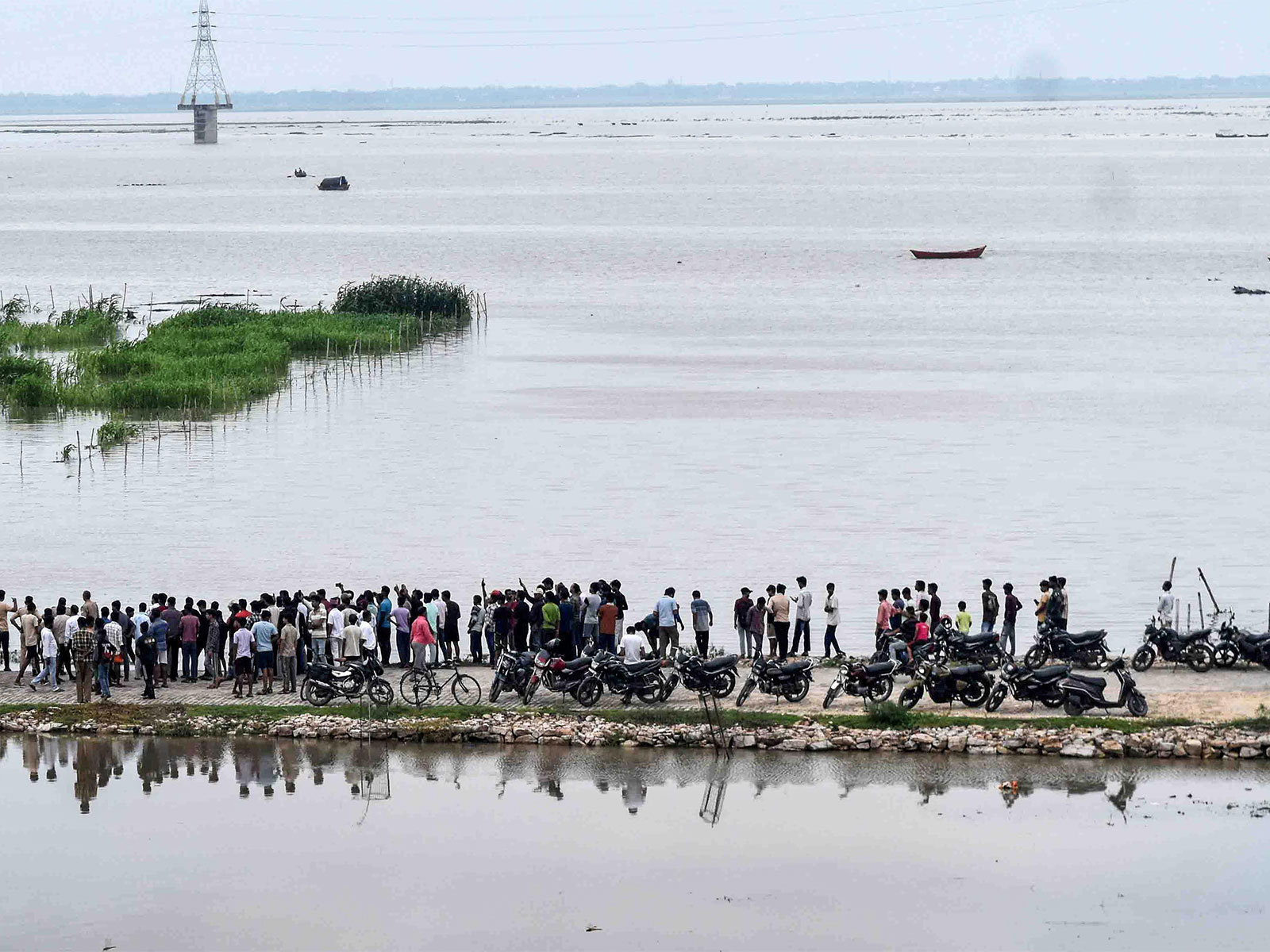 Ganga water level rises in Varanasi; ghats cut off, cremations shift to rooftops