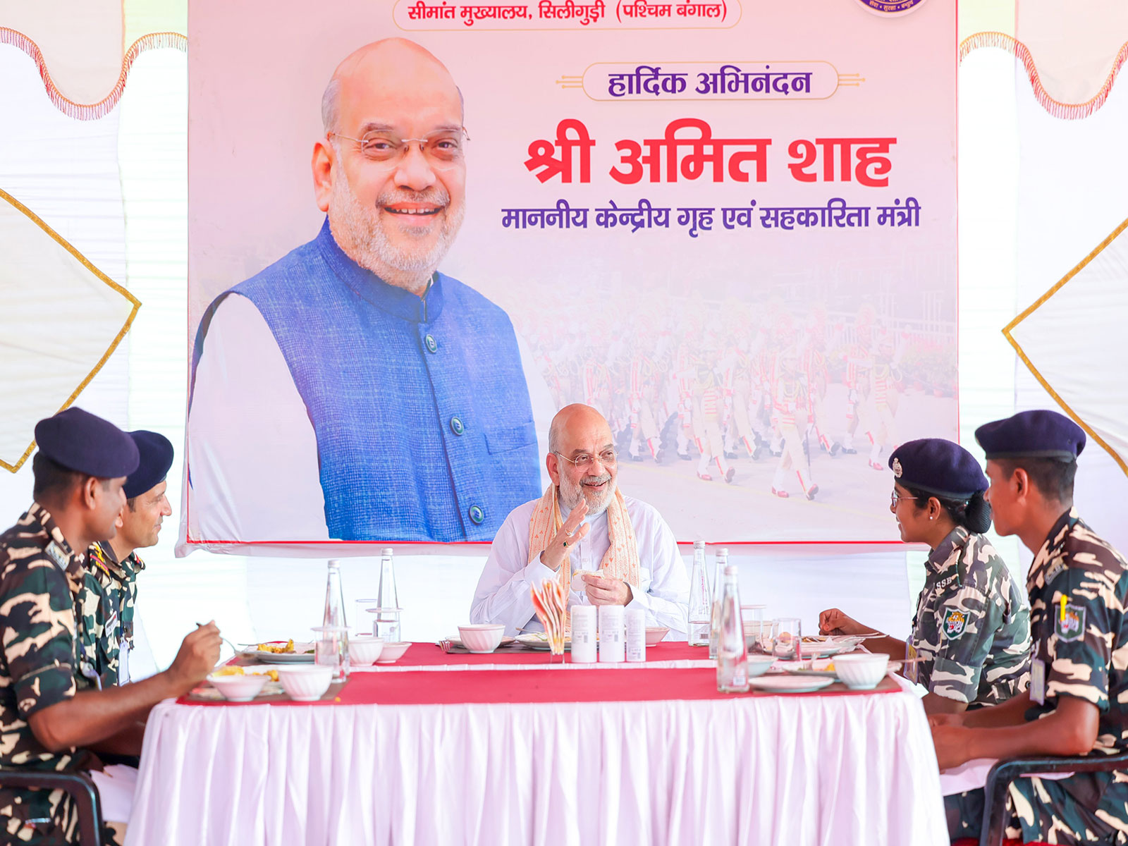 Union Minister Amit Shah joins Sashastra Seema Bal personnel for ‘Bada Khana’ (Photo/@AmitShah) Union Minister Amit Shah joins Sashastra Seema Bal personnel for ‘Bada Khana’ (Photo/@AmitShah)