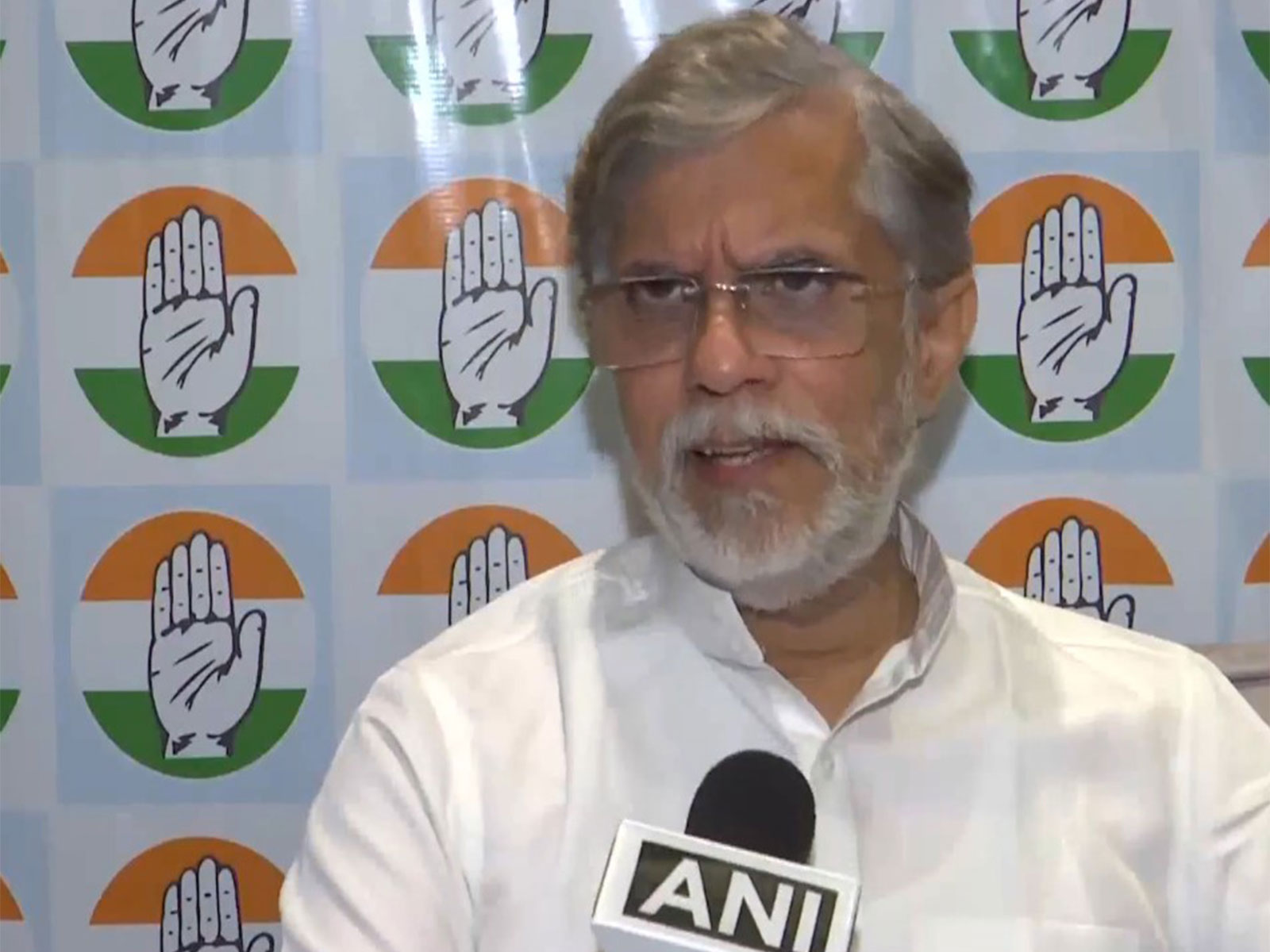 "Threat letter to Kashmiri Pandits exposes Centre's Kashmir policy": Congress MP Pawan Khera