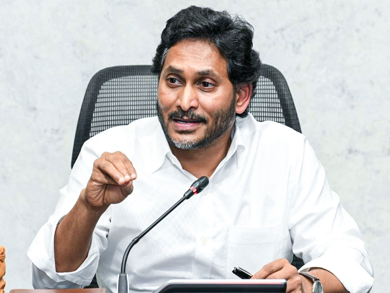 "Our endurance will pave way for big future victory": Jagan Mohan Reddy tells YSRCP workers to gear up for local body polls