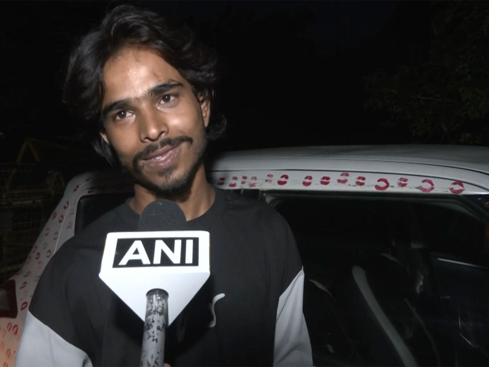 VIRAL: Gwalior man gets 3400 kisses on his car; cops fine him Rs 5,500 for violating rules