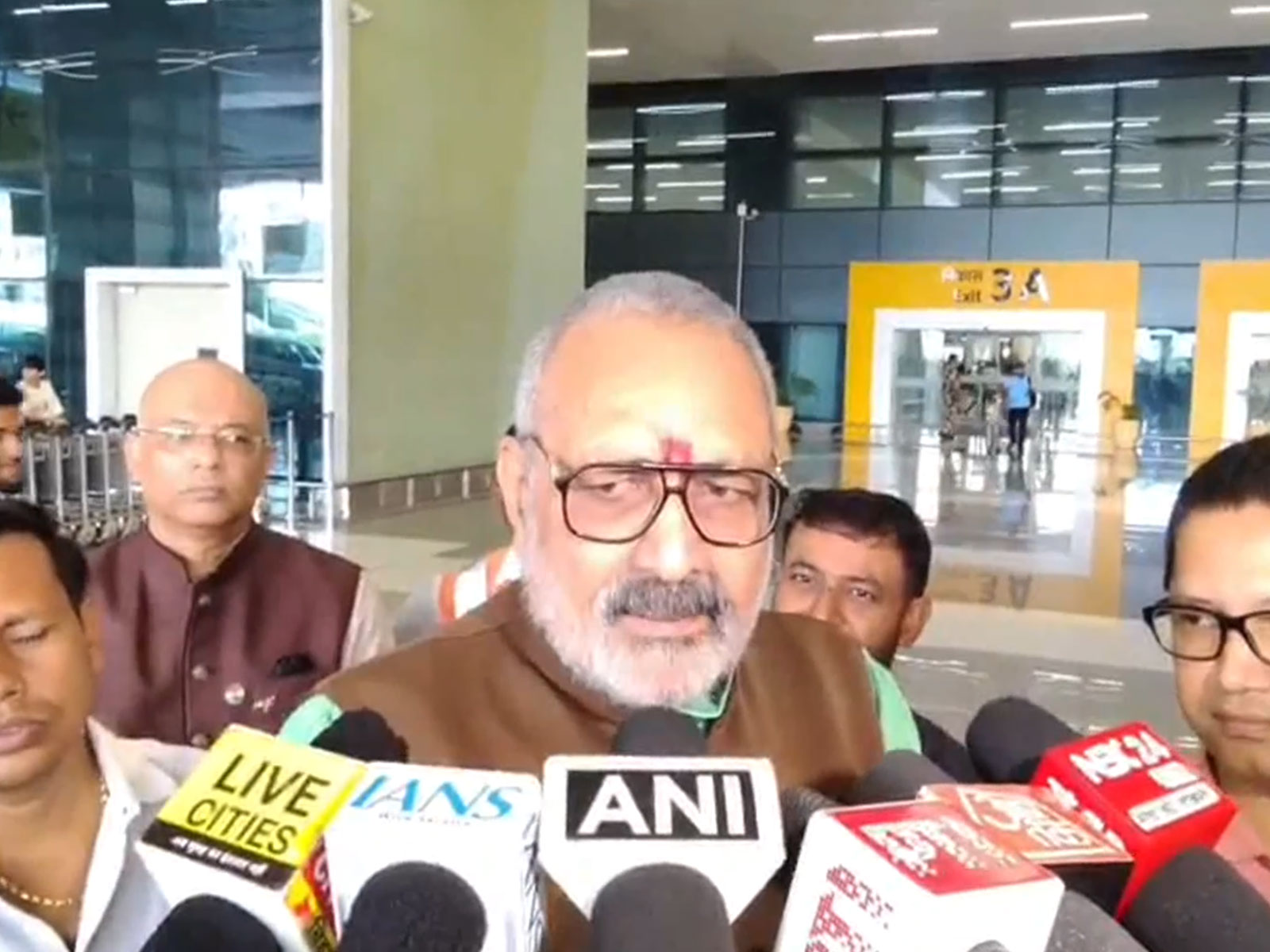 "Hard to comprehend what Owaisi thinks of himself": Union Minister Giriraj Singh hits out at AIMIM chief for questioning court ruling on hijab