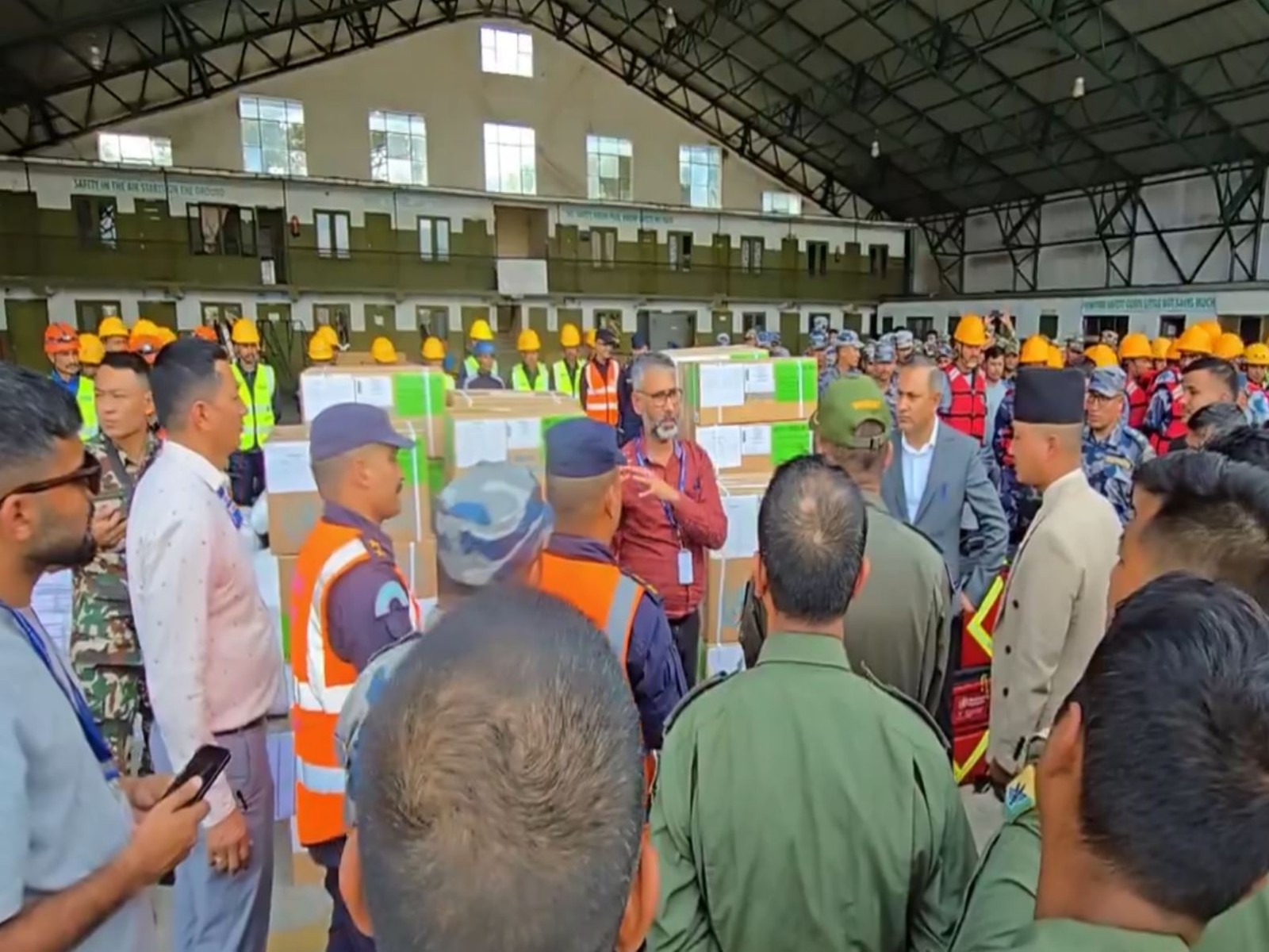 Nepal Police supervises relief operations (Photo/@NepalPoliceHQ)