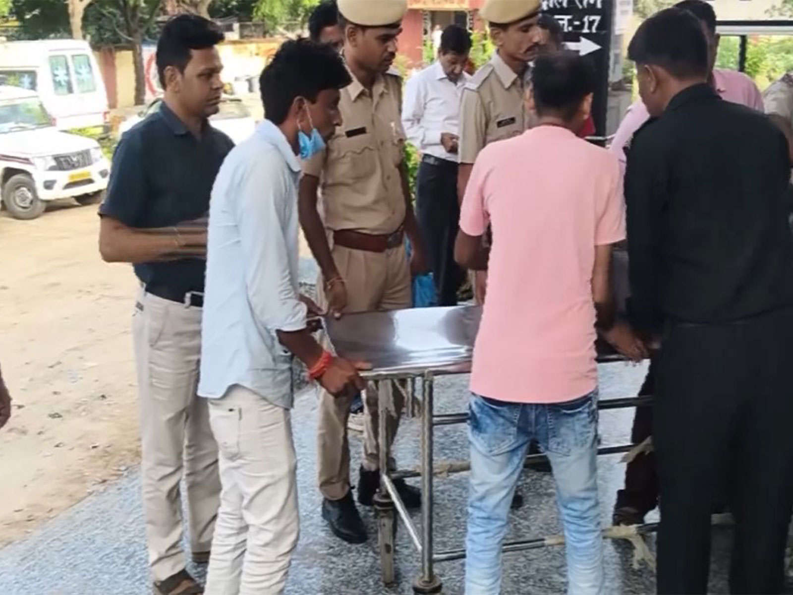 One dead, several injured as bus crashes into truck on Delhi-Mumbai Expressway in Dausa