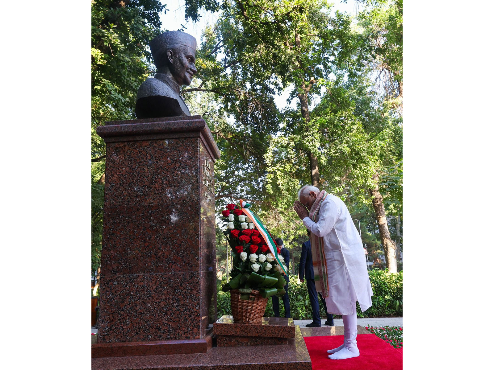 "We remember a towering statesman": PM Modi as he pays floral tribute to Lal Bahadur Shastri at Tashkent