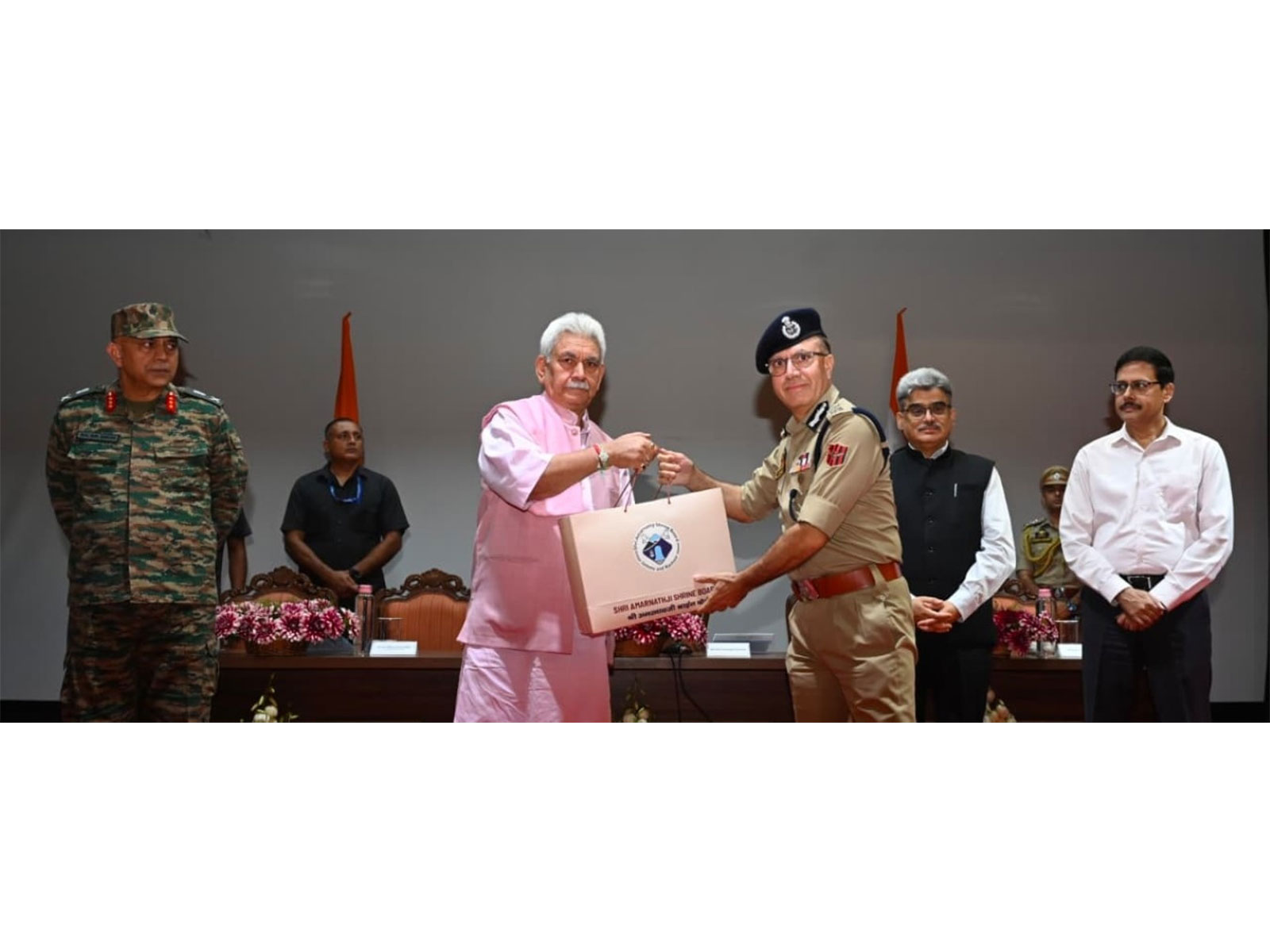 LG Manoj Sinha felicitates stakeholders for successful conduct of Amarnath Yatra