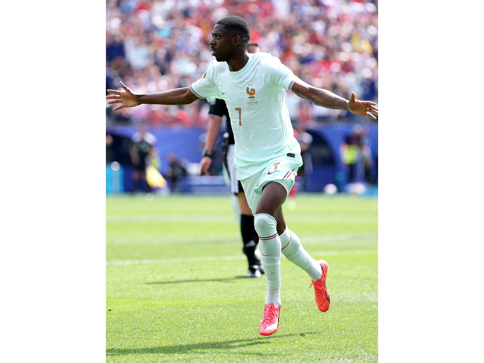 Dembele set to sign extension with UCL champions Paris Saint-Germain