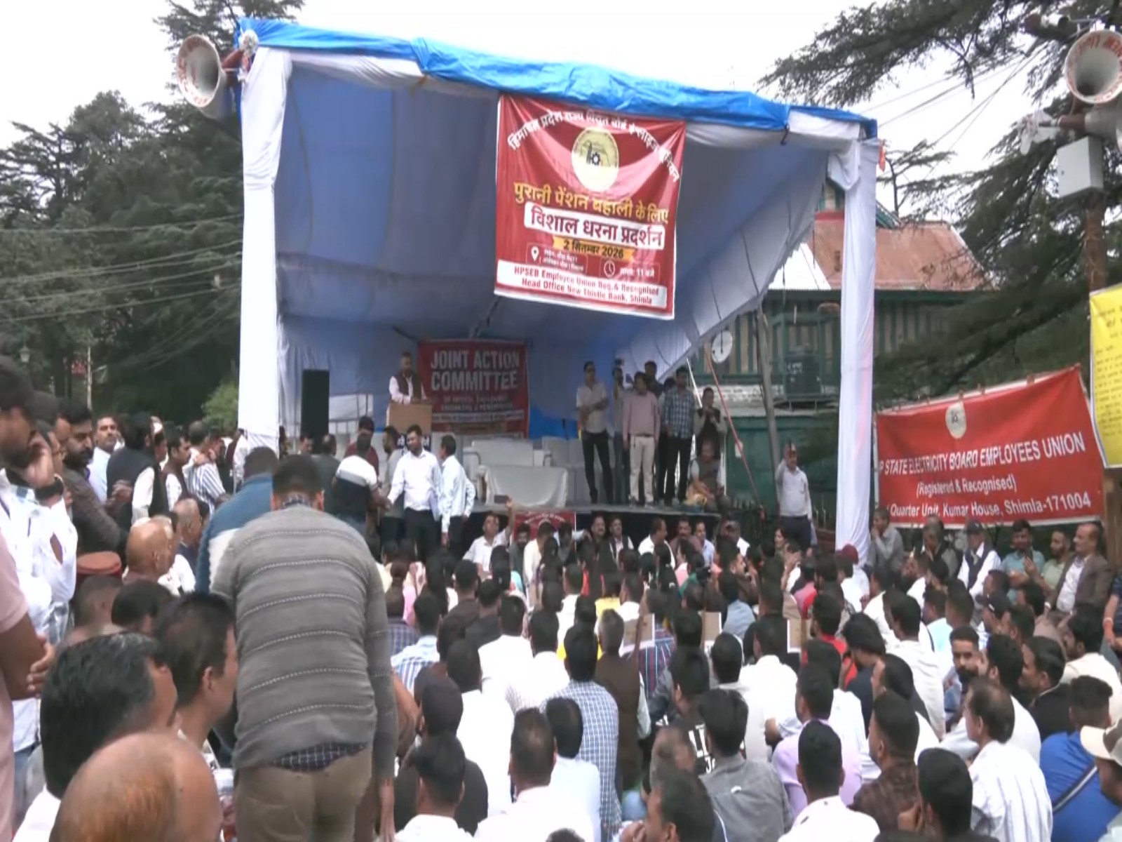 HPSEB employees gherao Himachal Assembly; demand Old Pension Scheme, recruitment to fill 11,500 vacancies