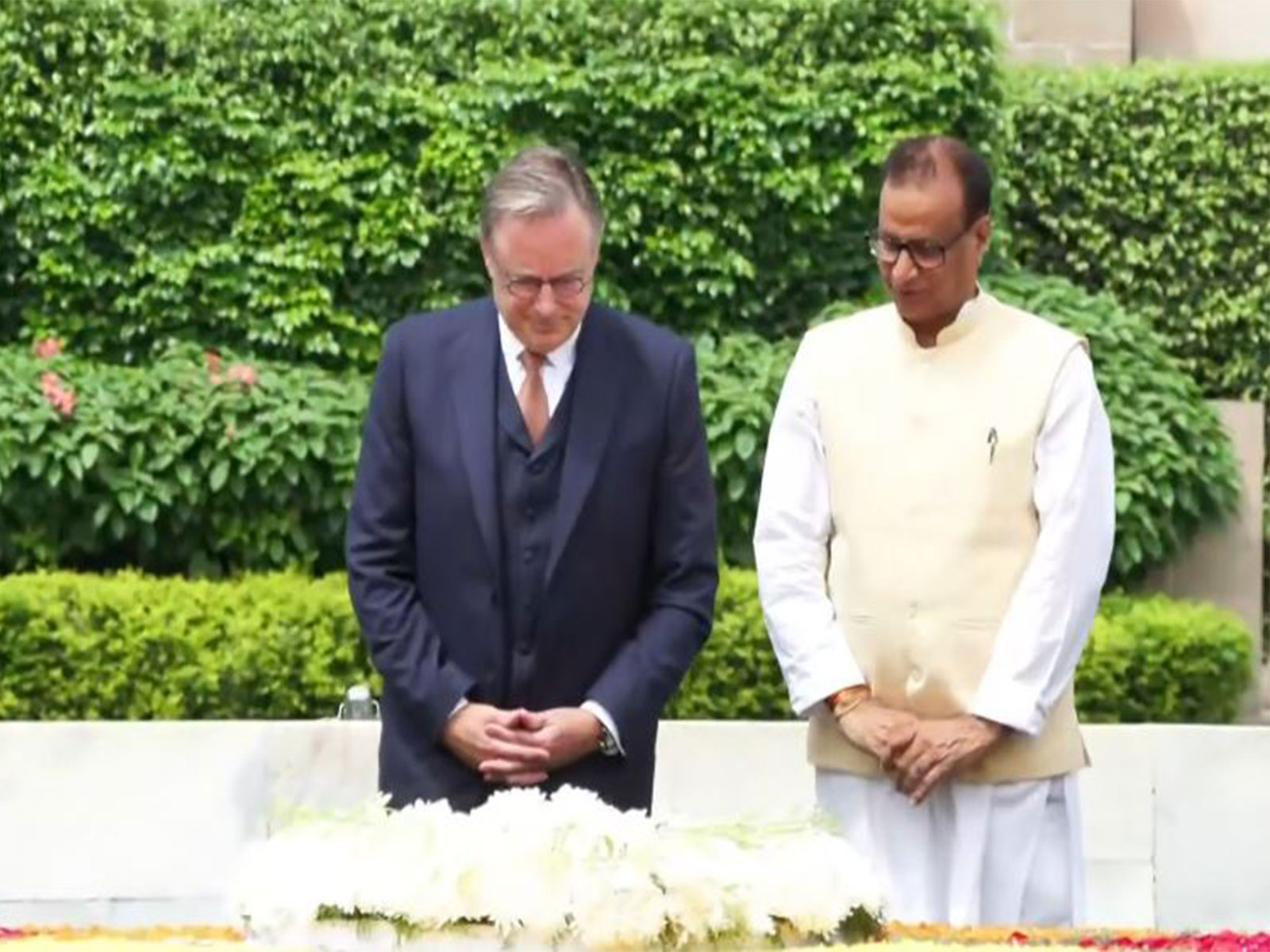 Belgian Prime Minister Bart De Wever pays tribute to Mahatma Gandhi at Rajghat