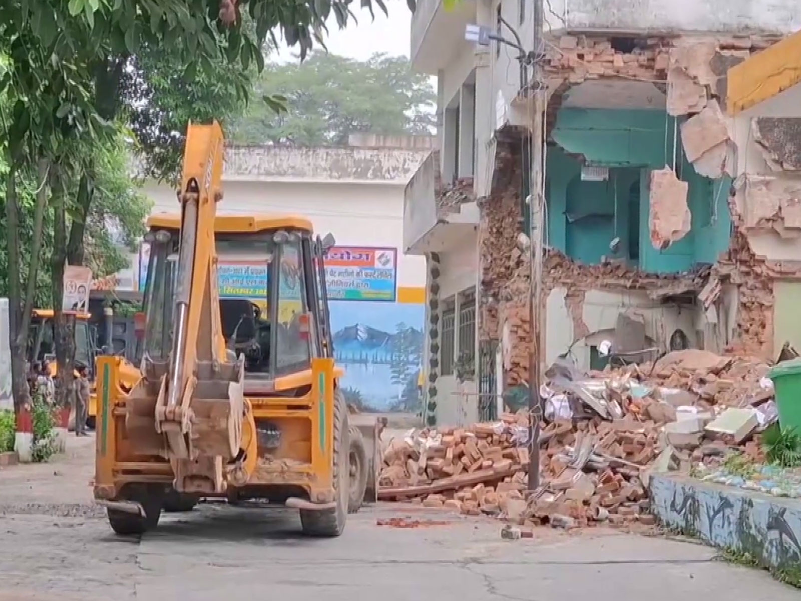 Saharanpur: Demolition of illegal mosque in DM office complex begins after court upholds order