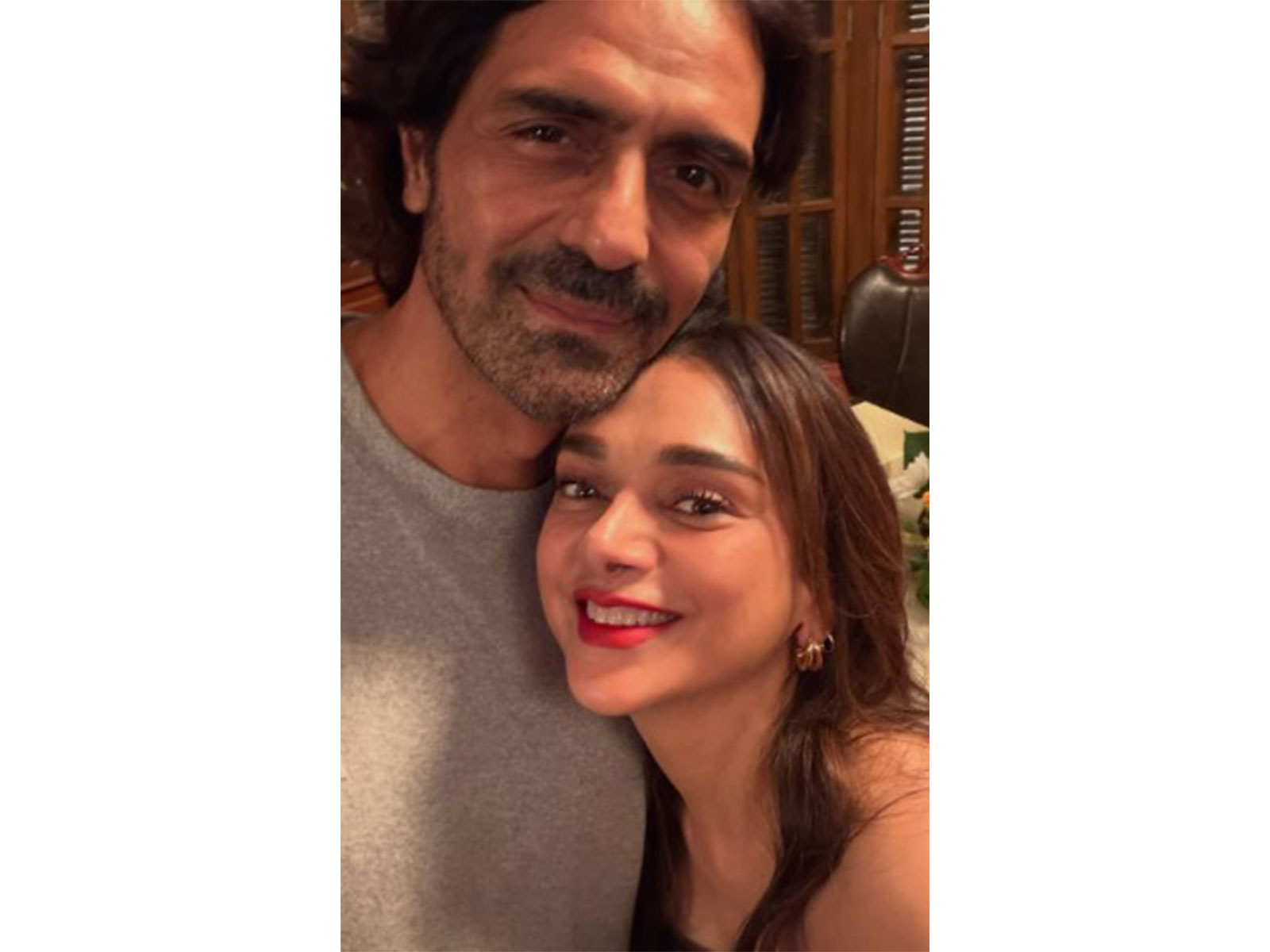 Arjun Rampal wraps up filming for Imtiaz Ali's 'O Saathi Re', shares adorable pics with co-star Aditi