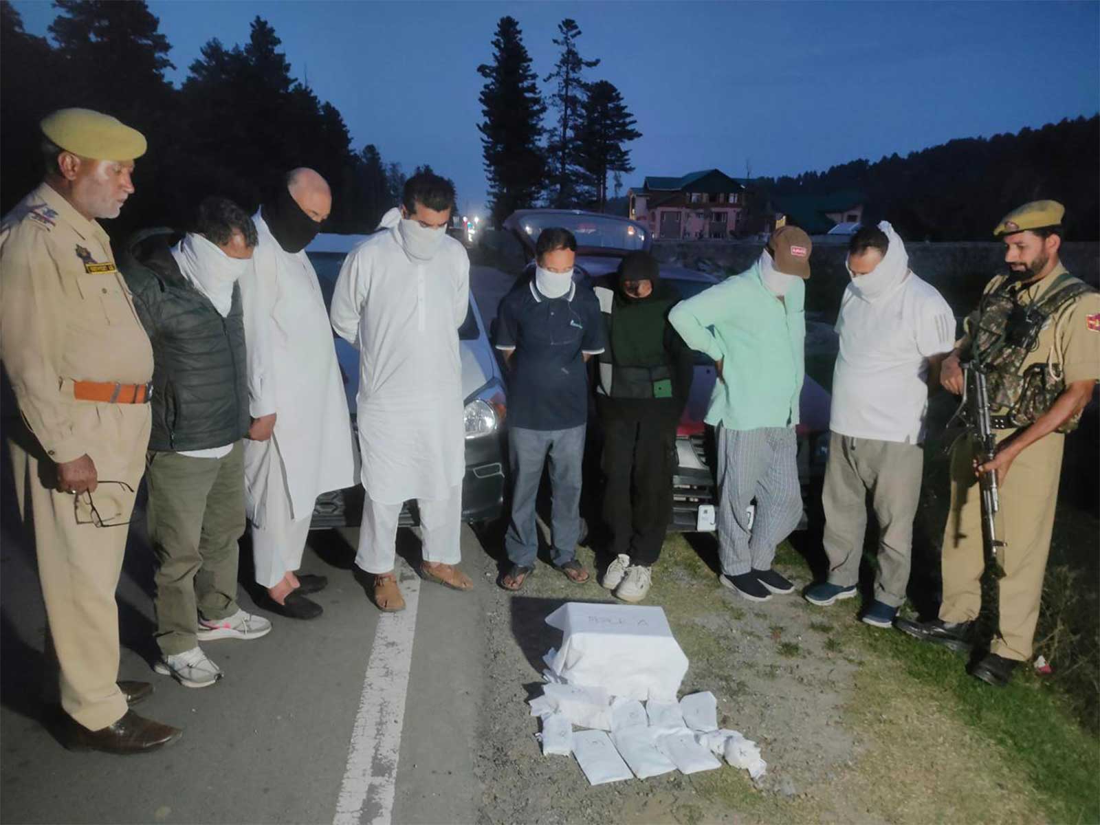 J-K: Shopian police apprehend 7 persons for suspicious ‘Trath Gola’ transaction; Rs 5 lakh cash recovered