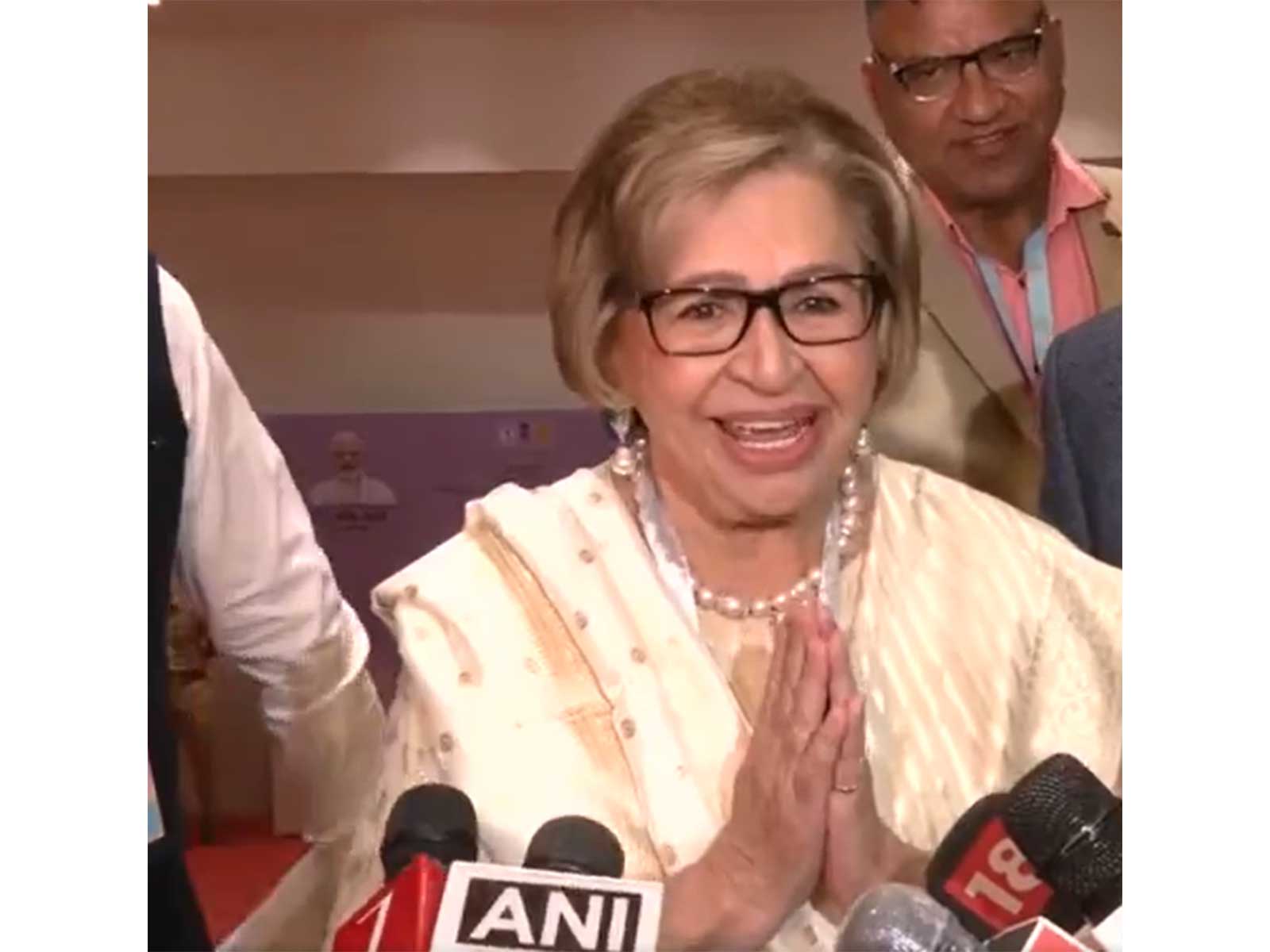 "He sends his good wishes": Helen accepts Salim Khan's Raj Kapoor Lifetime Achievement Award at Maharashtra State Film Awards