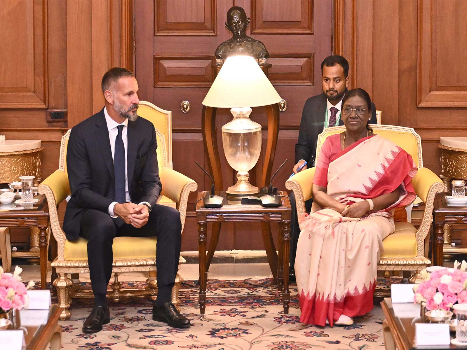 President Murmu meets Prince Rahim Aga Khan V, appreciates work under AKDN