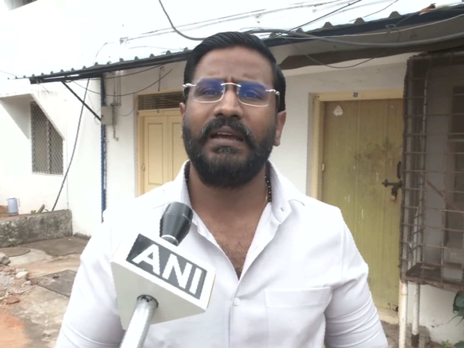 "Complaint should be directed at KTR first": Congress leader Venkat Balmoor on BRS women MLAs' remarks