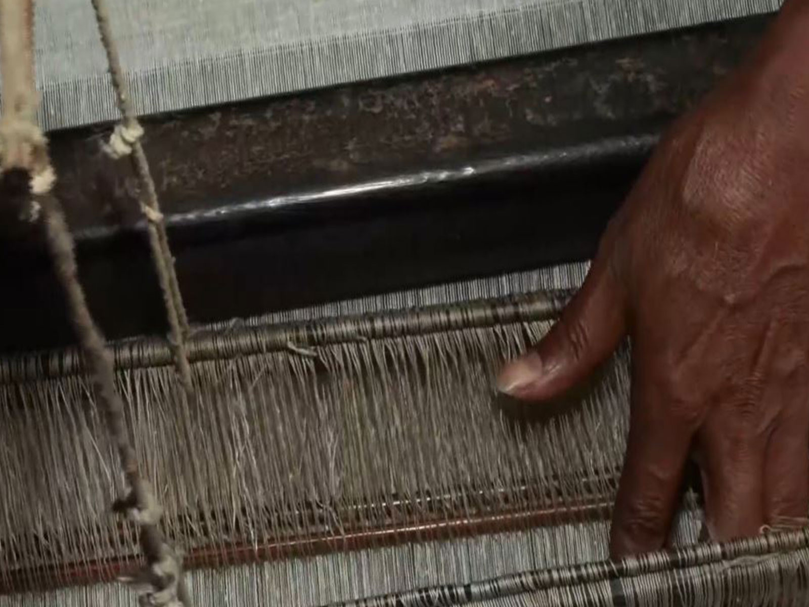 Chhattisgarh: Modern textile skills turn traditional weaving into livelihood in Jaspur's Gholeng