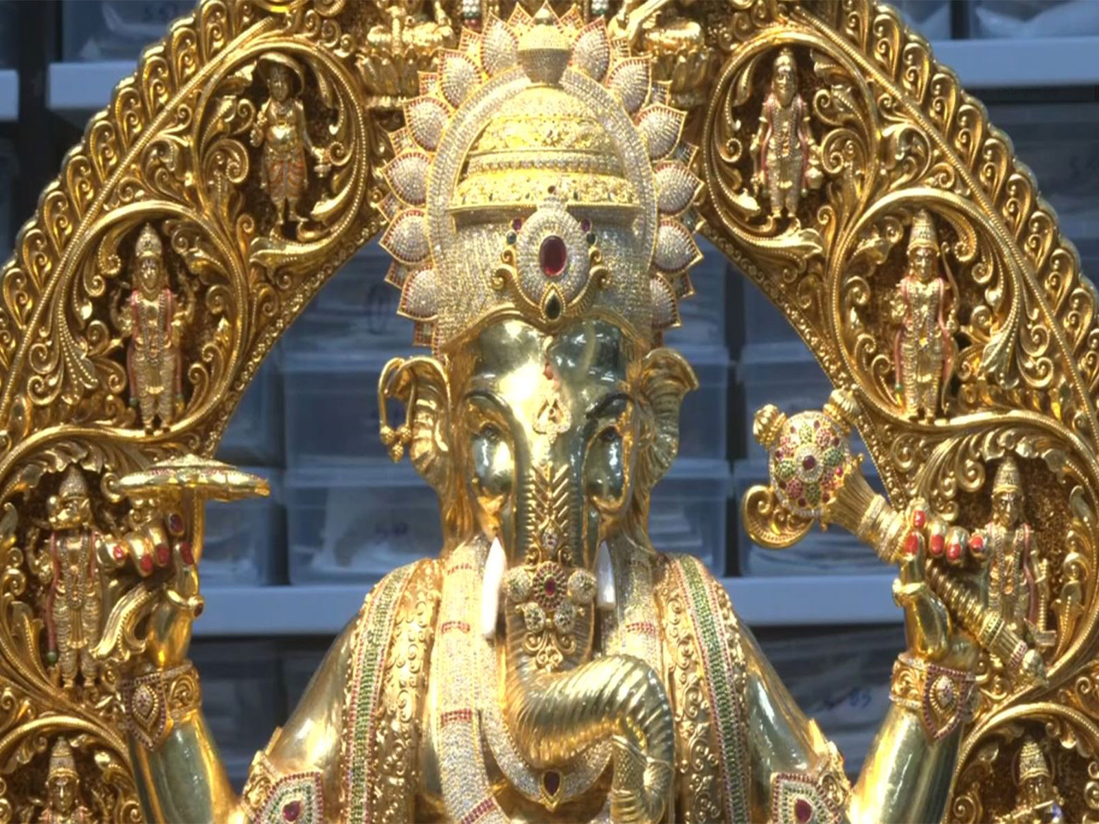 Hyderabad: Jeweller installs 24-karat gold-plated Ganesha Idol studded with 3.83 lakh American diamonds on Ganesh Chaturthi