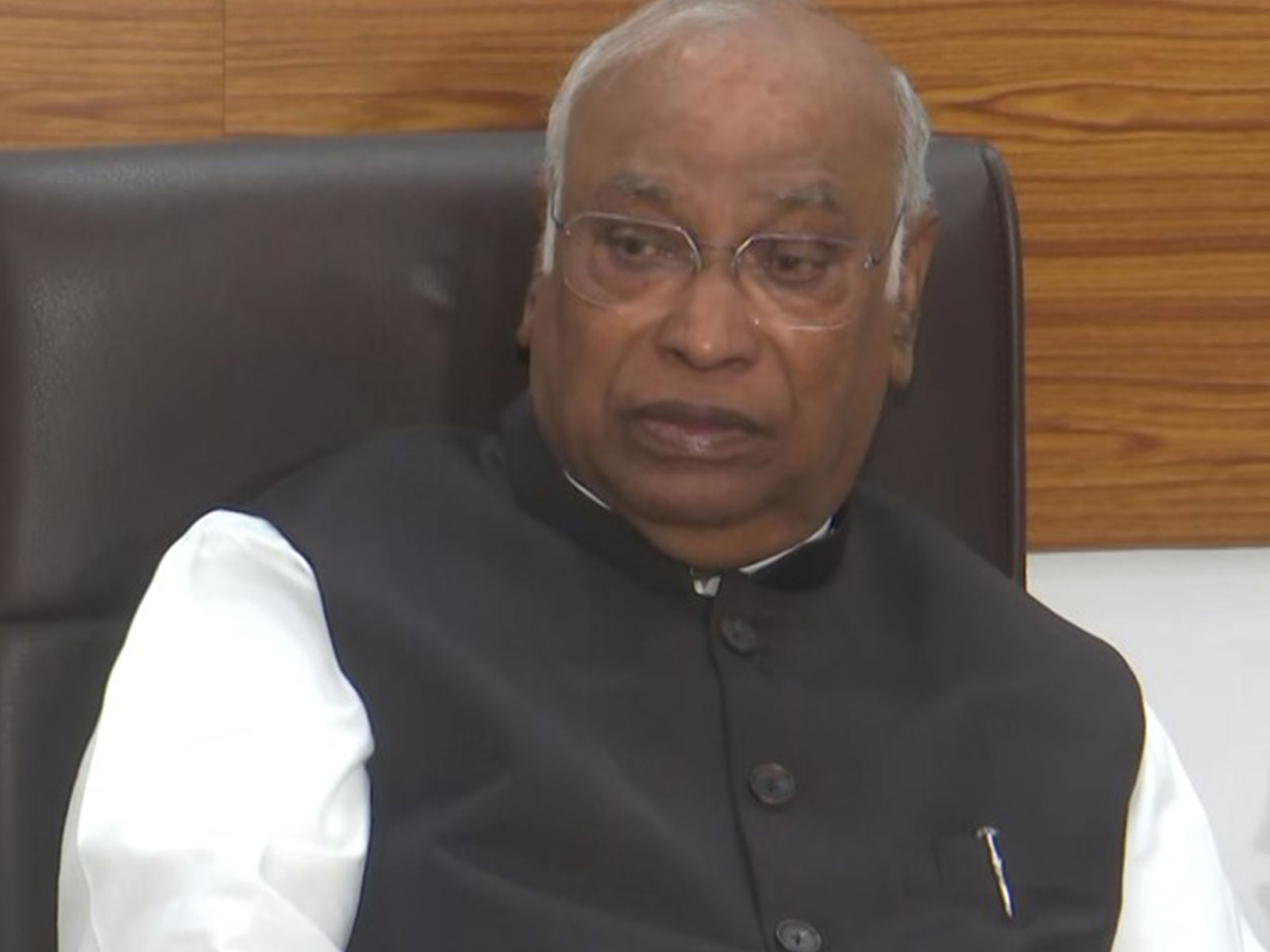 "Modi govt aiming to destroy middle class' savings": Kharge slams Centre over UPI fee exemption limit