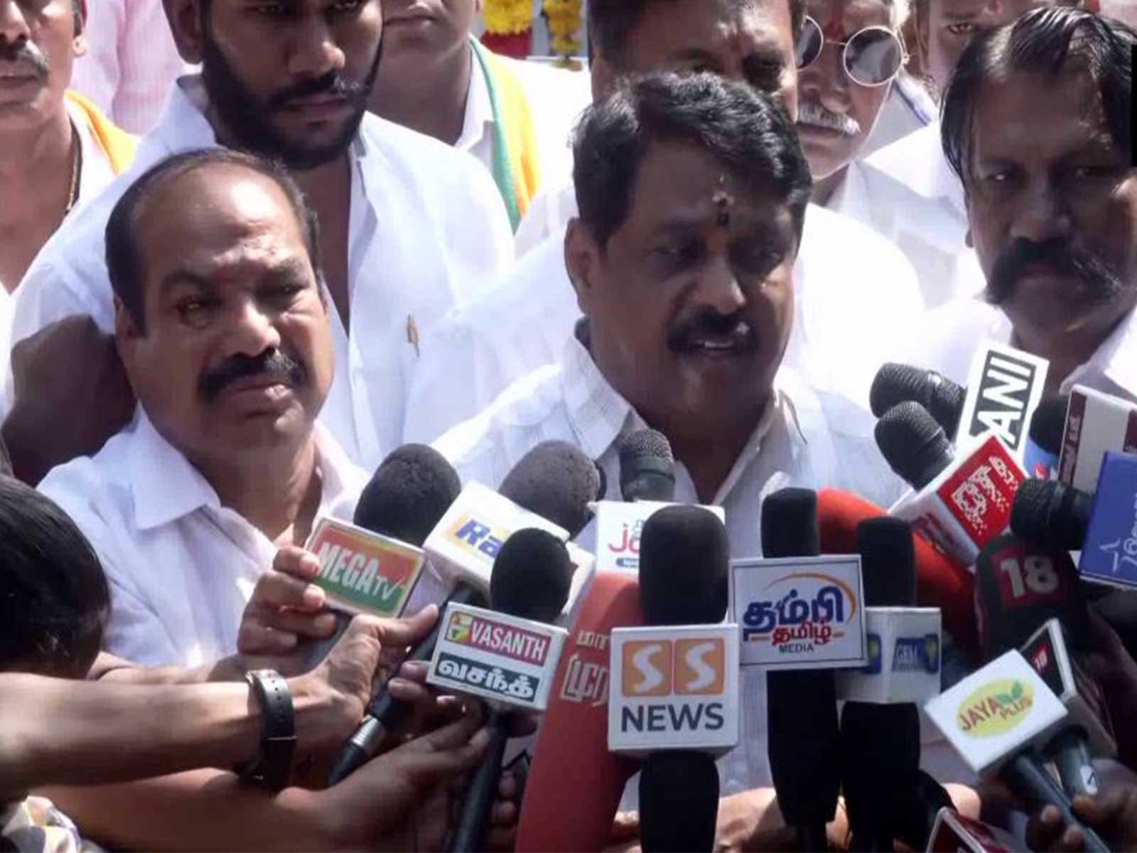 "CM Vijay's London visit merely a pleasure tour, investment claims a lie": BJP's Nainar Nagendran