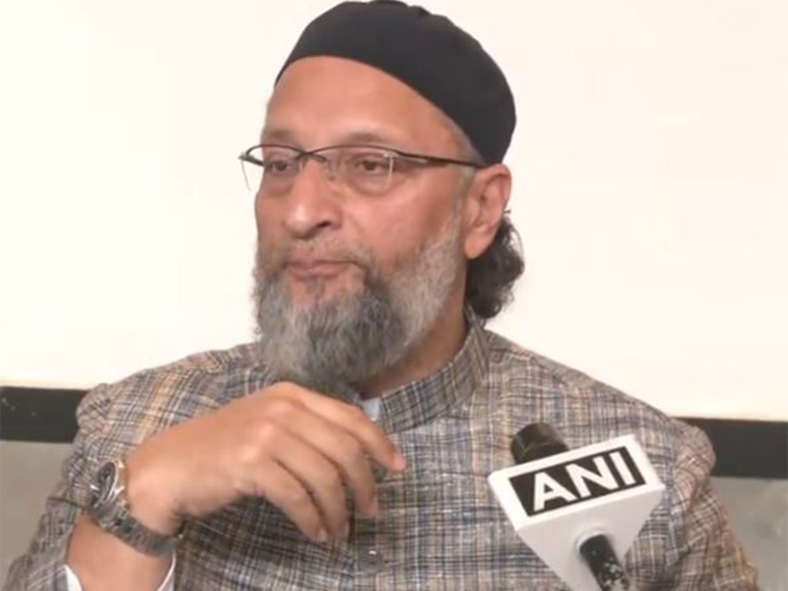 "If you have guts, launch missile at Qazi Camp, I will stand alone": Owaisi dares BJP MLA Rameshwar Sharma