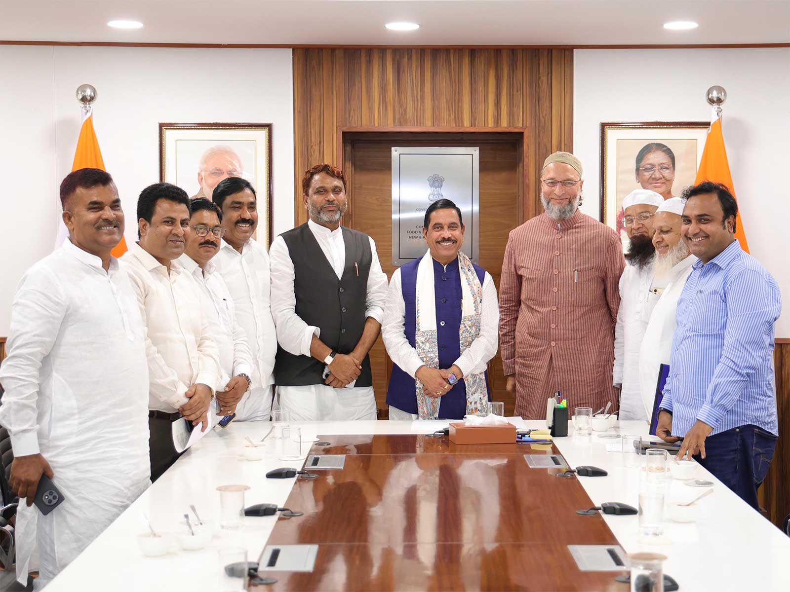 AIMIM delegation led by Asaduddin Owaisi meets Union Ministers Nitin Gadkari, Pralhad Joshi; raises Seemanchal highway alignment, AMU Kishanganj funds