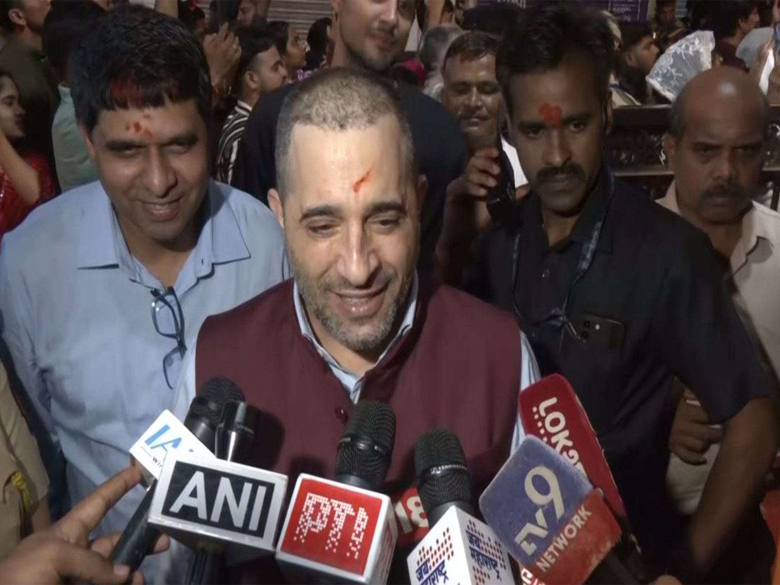 Mumbai: Israel Consul General visits Lalbaugcha Raja, extends birthday wishes to PM Modi